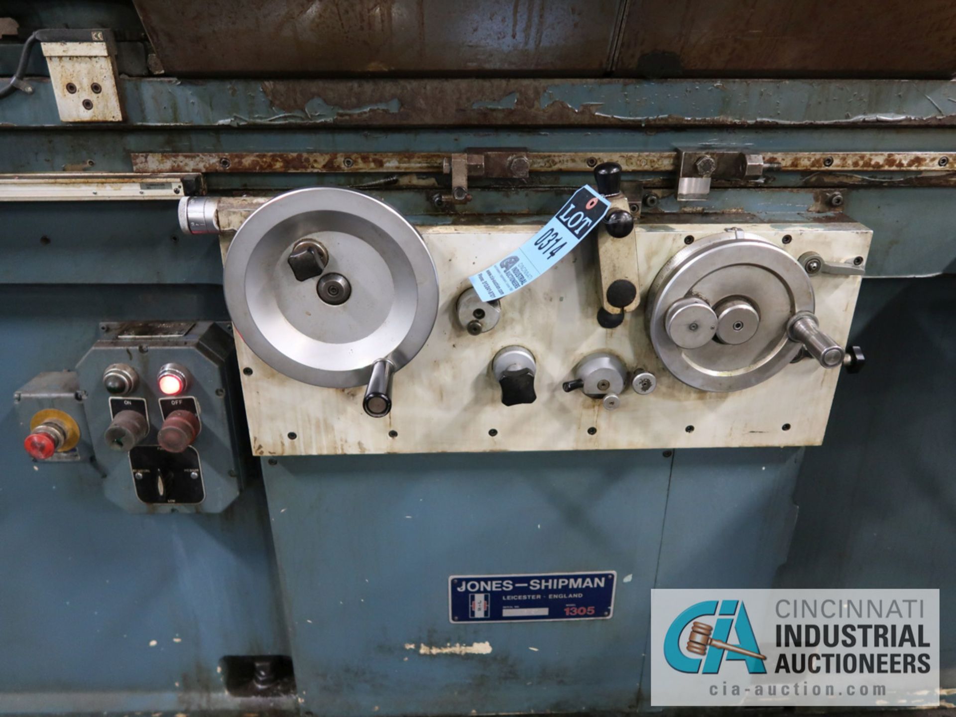 10" X 40" JONES SHIPMAN MODEL 1305 UNIVERSAL O.D. CYLINDRICAL GRINDER; S/N B013737, (2) WHEEL HEADS, - Image 6 of 11