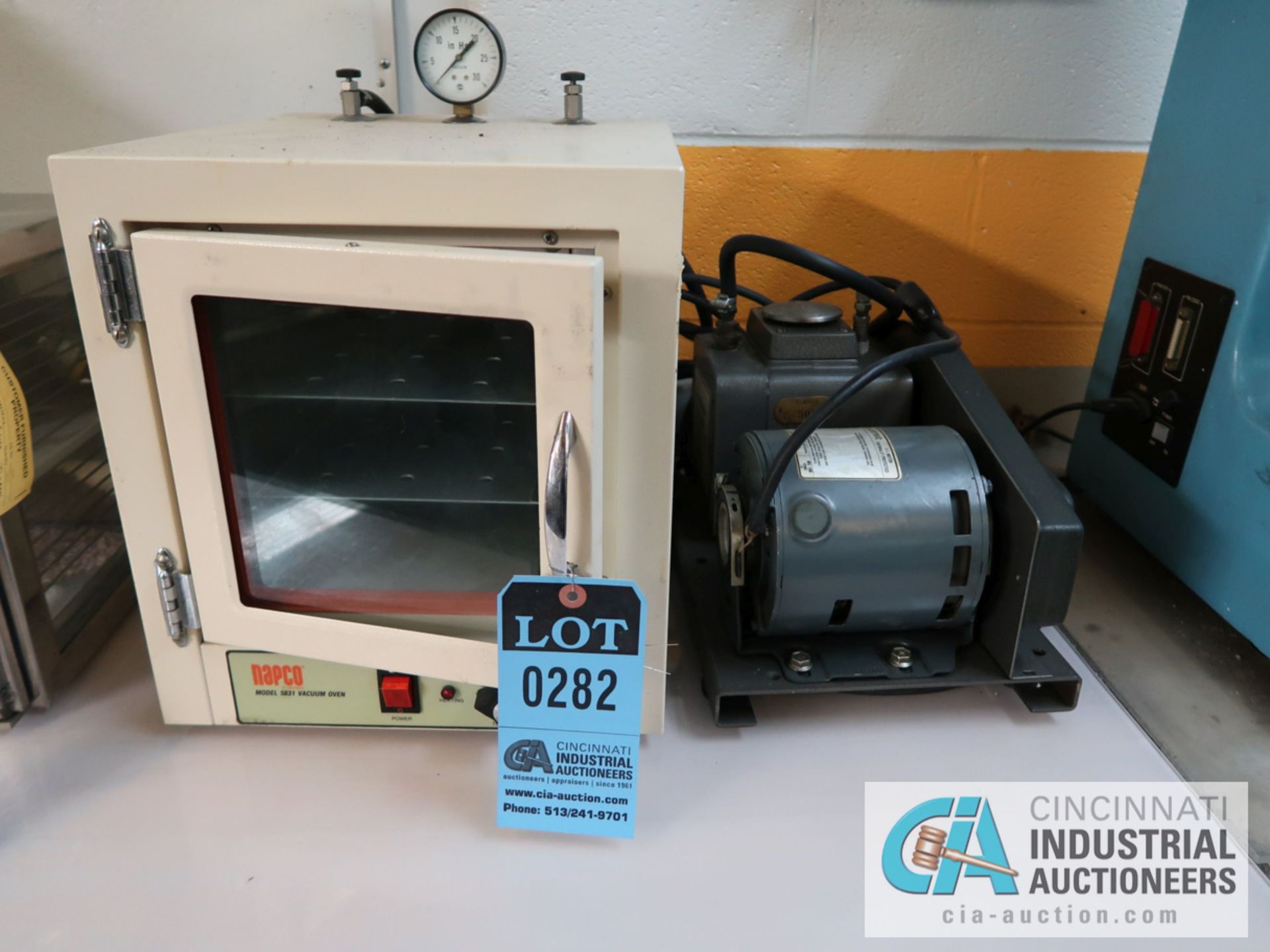 NAPCO MODEL 5831 VACUUM OVEN