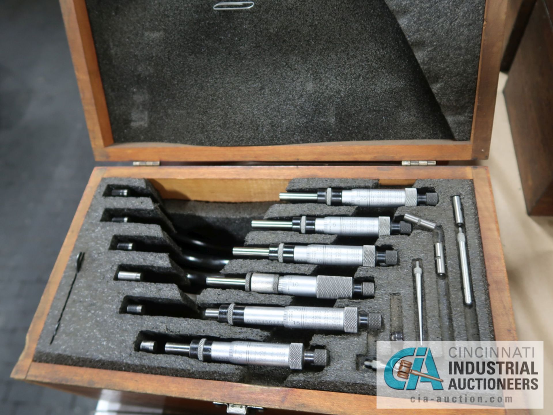 6-PIECE STARRETT O.D. MICROMETER SET 1" TO 6" - Image 2 of 2