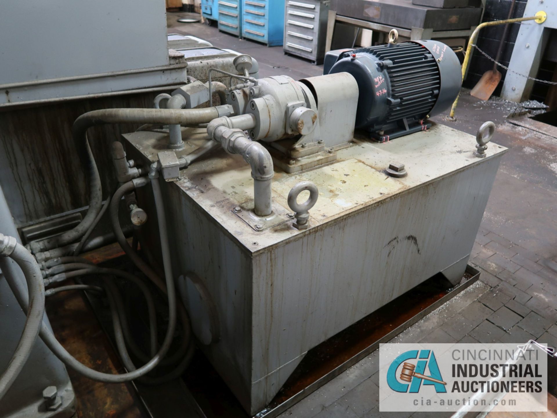 24" X 72" THOMPSON HYDRAULIC SURFACE GRINDER; S/N 6065699, COOLANT, NEW HYDRAULIC MOTOR - Image 13 of 14