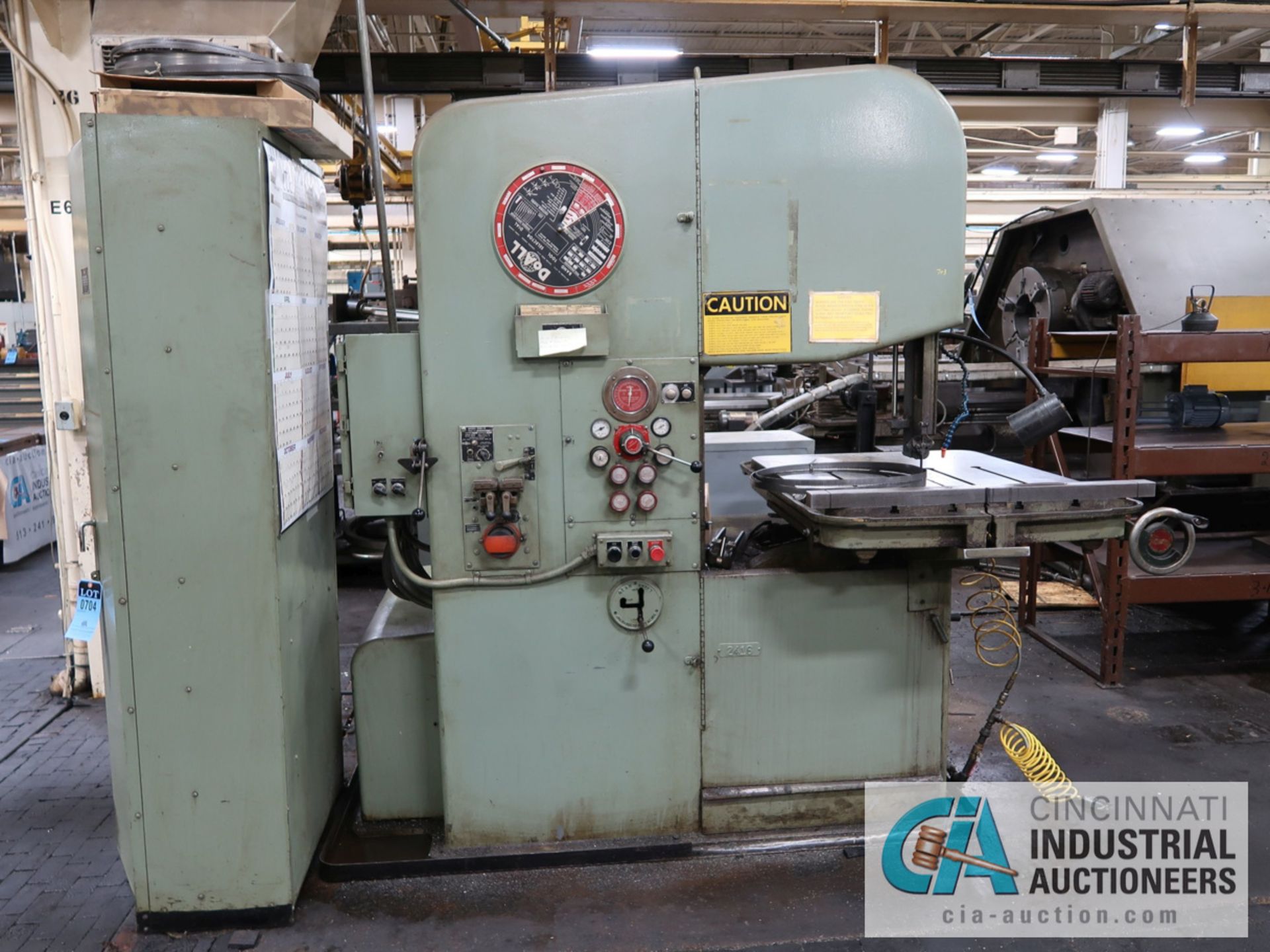 26" DOALL MODEL 2613-3 VERTICAL BAND SAW; S/N 198-74413, WELDER, POWER TABLE - Image 2 of 6