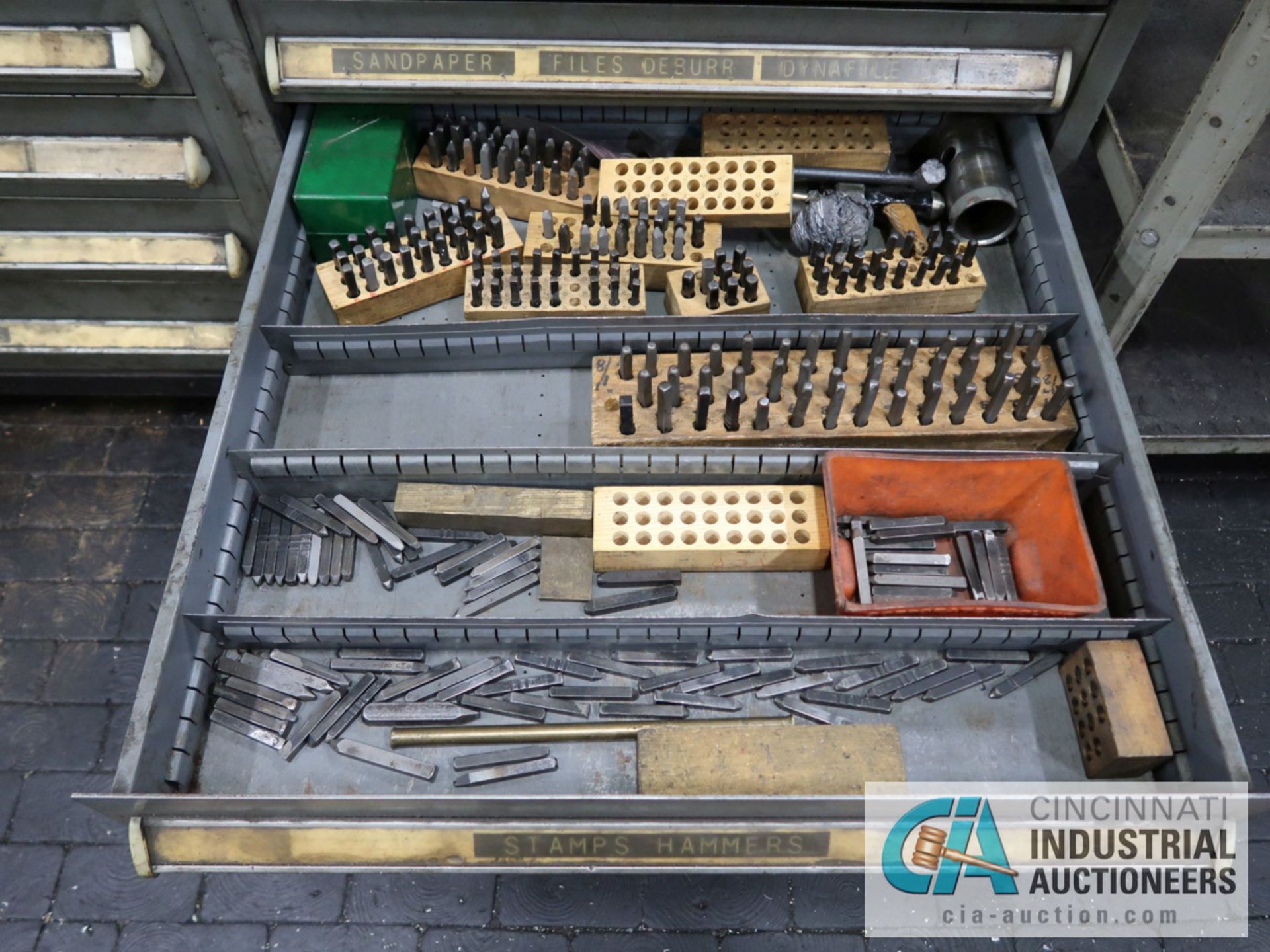 60" X 30" 12-DRAWER VIDMAR BENCH WITH MISC. TOOLING, 8" 3-JAW CHUCK, 4" BENCH VISE - Image 3 of 4