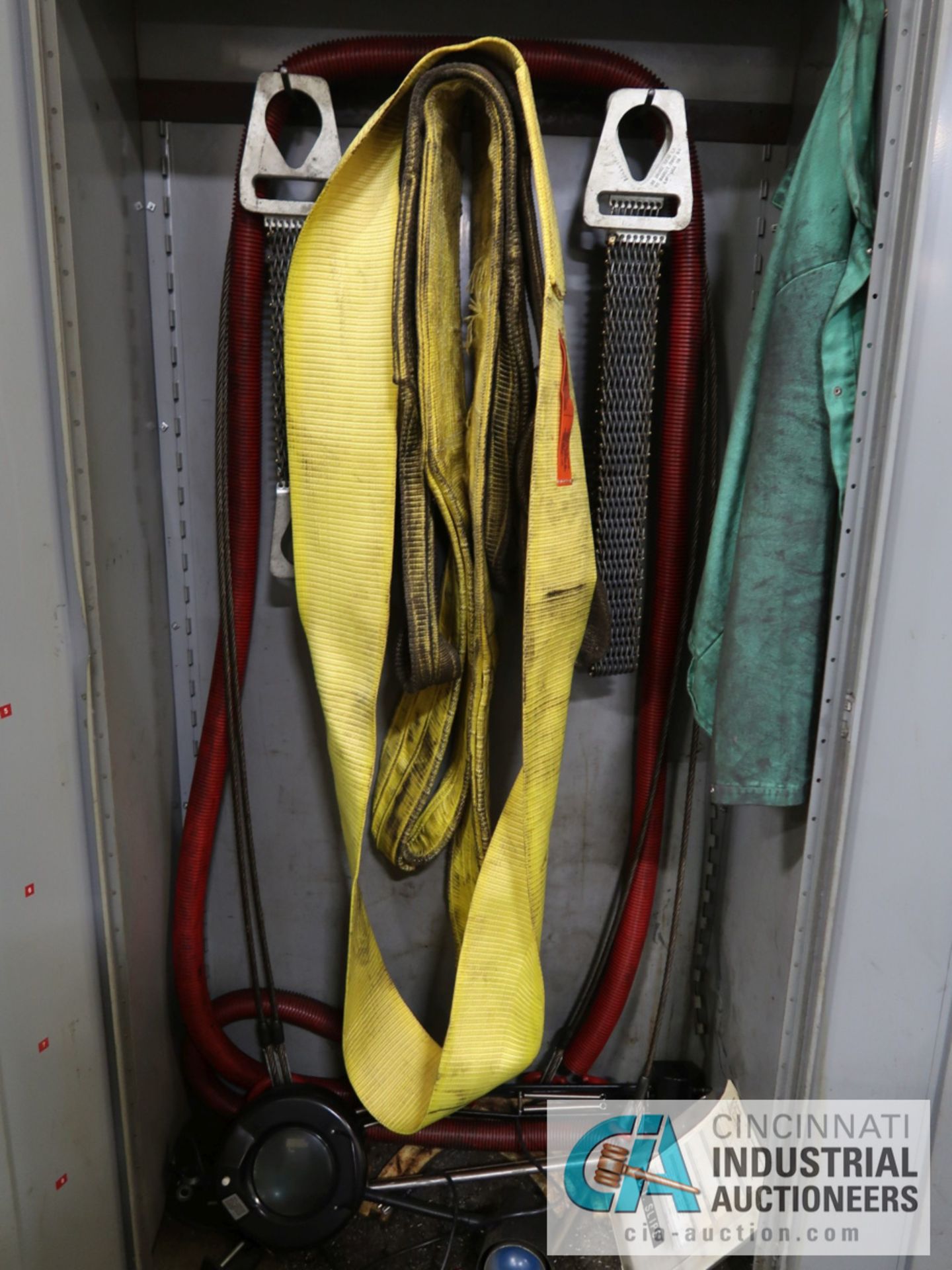 2-DOOR STEEL CABINET WITH LIFTING SLINGS - Image 2 of 2