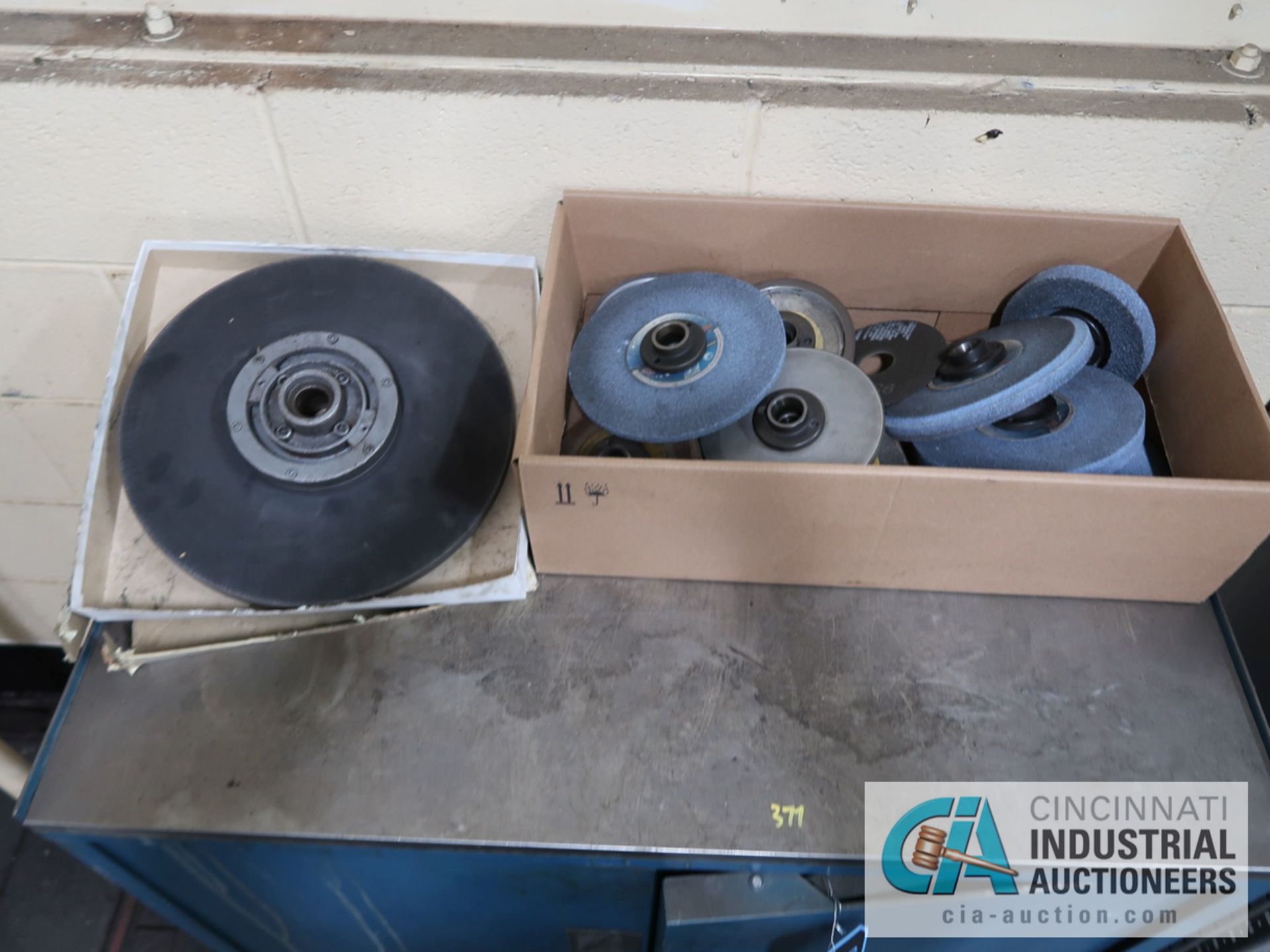 (LOT) GRINDING WHEELS WITH CABINETS - Image 4 of 5