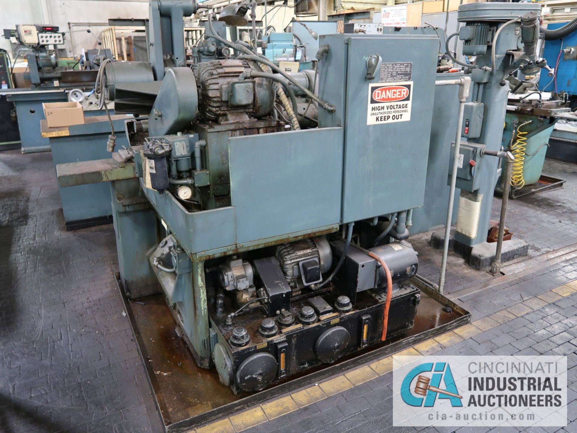 10" X 24" LANDIS TYPE 2R UNIVERSAL O.D. CYLINDRICAL GRINDER; S/N 856-42, DRO - Image 2 of 11