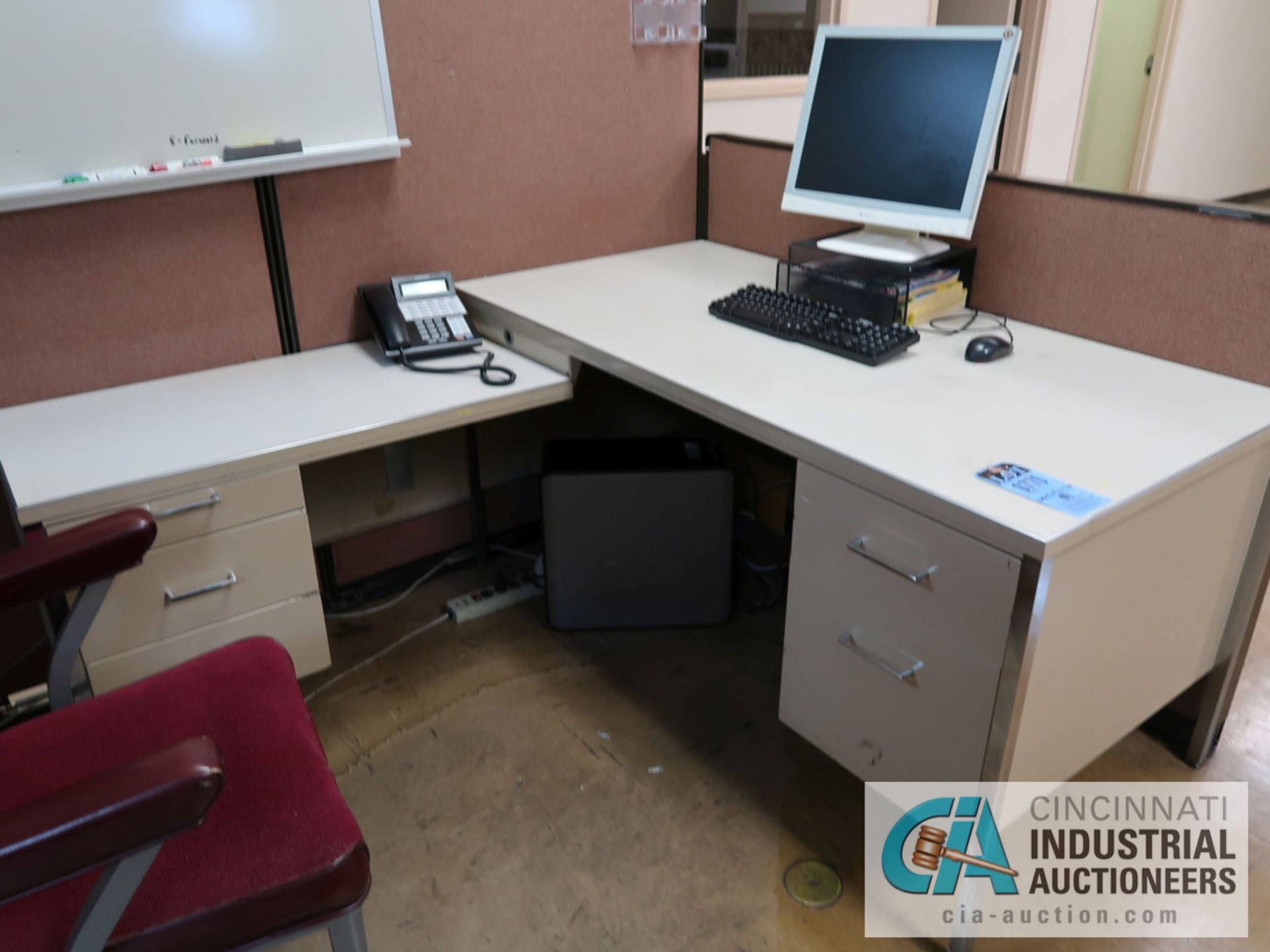 (LOT) FURNITURE IN CUBICAL INCLUDING (3) DESKS AND (2) CABINETS - Image 3 of 4