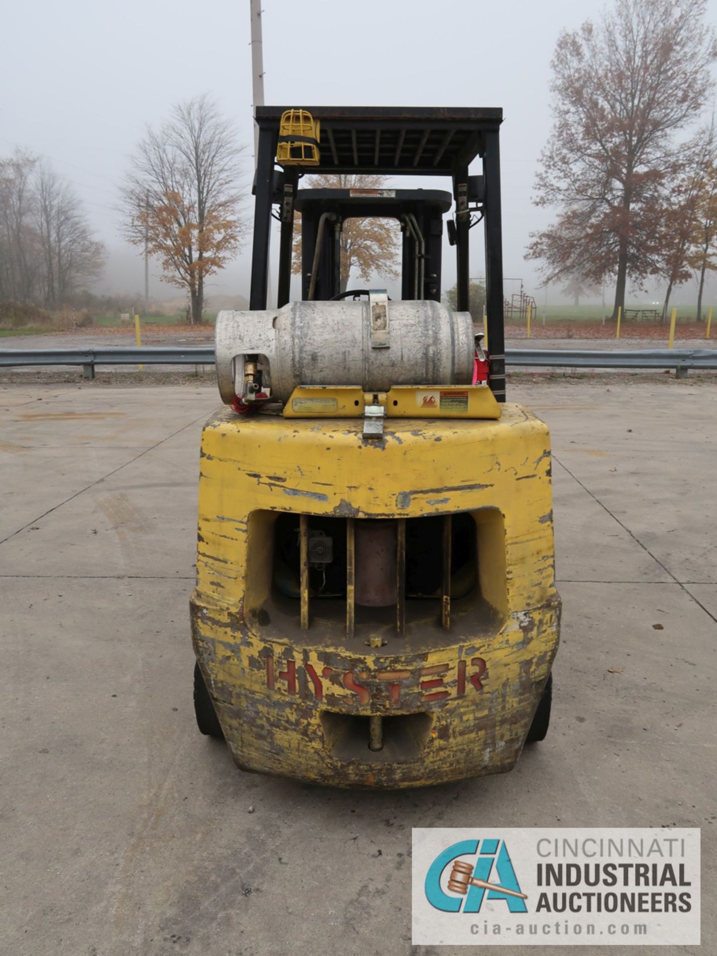 8,000 LB HYSTER MODEL S80XL LP GAS SOLID TIRE LIFT TRUCK; S/N D004V02674K, 3-STAGE MAST, 83" MAST - Image 6 of 11