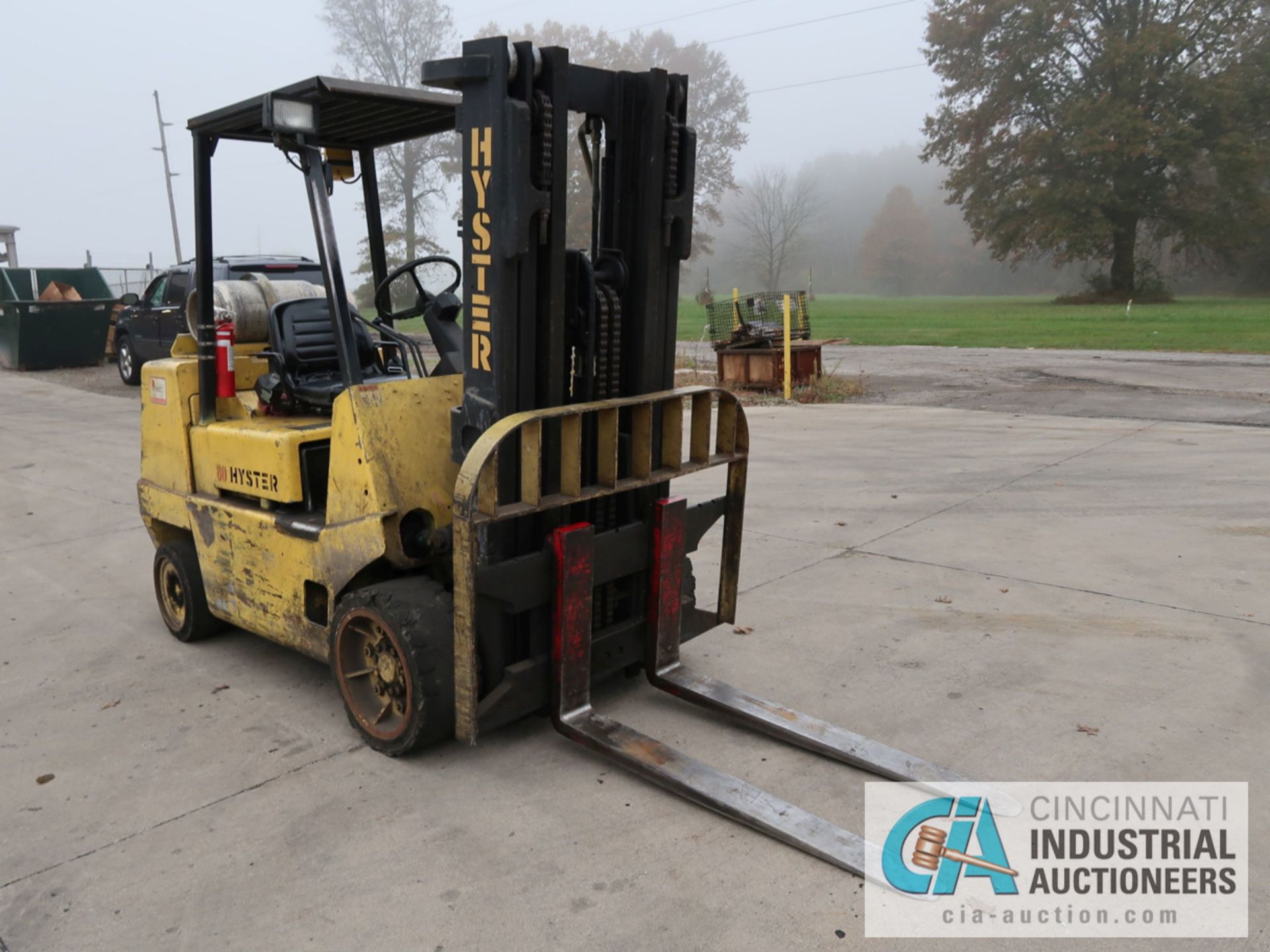 8,000 LB HYSTER MODEL S80XL LP GAS SOLID TIRE LIFT TRUCK; S/N D004V02674K, 3-STAGE MAST, 83" MAST - Image 3 of 11