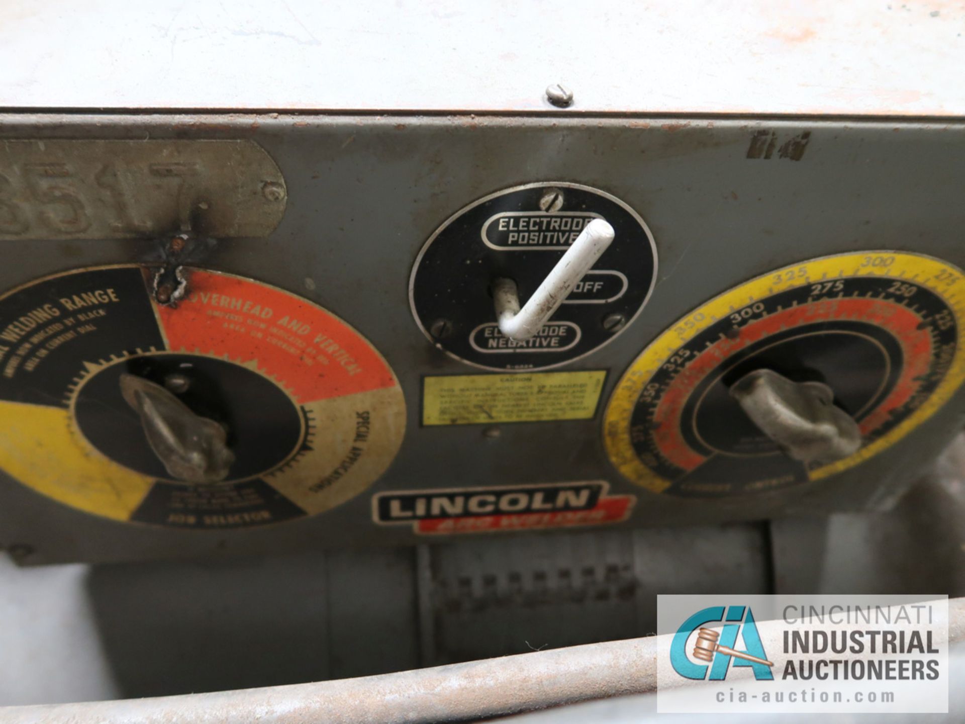 300 AMP LINCOLN MODEL SAE 300 WELDER; S/N A760468 - Image 3 of 3