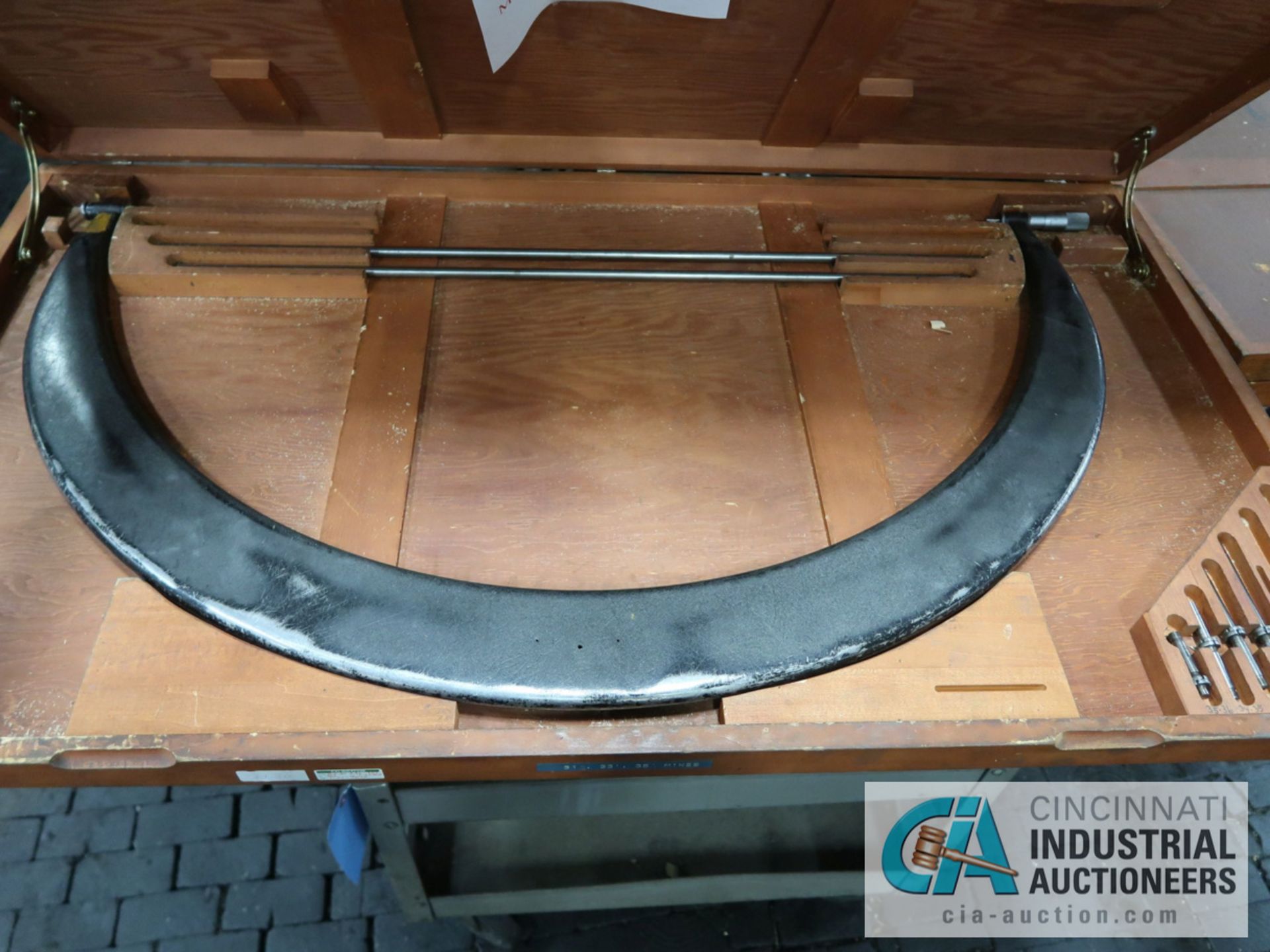 30" TO 36" STARRETT O.D. MICROMETER - Image 2 of 2