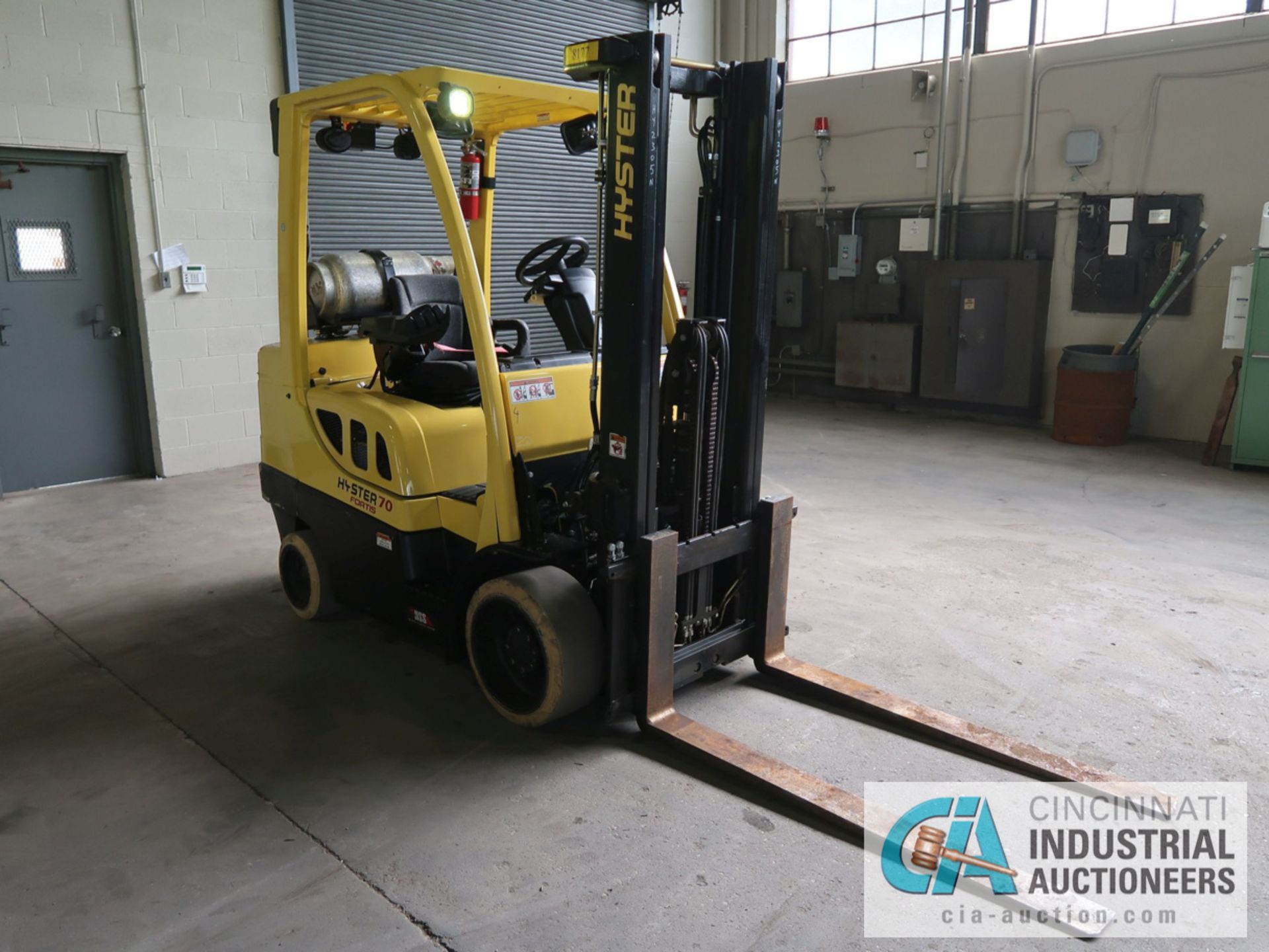 7,000 LB. HYSTER MODEL S70FT LP GAS SOLID TIRE LIFT TRUCK WITH 2-STAGE MAST, 122" LIFT HEIGHT, - Image 3 of 11