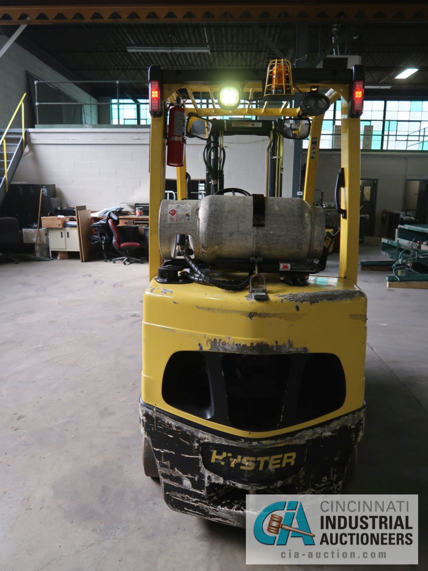 7,000 LB. HYSTER MODEL S70FT LP GAS SOLID TIRE LIFT TRUCK WITH 2-STAGE MAST, 122" LIFT HEIGHT, - Image 6 of 11