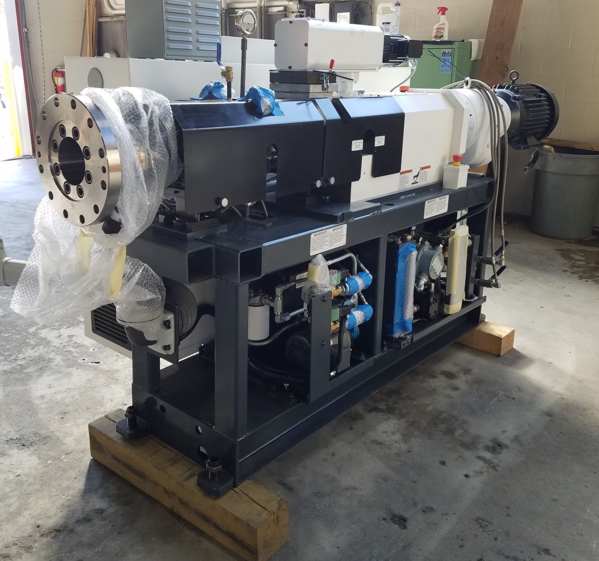 35 MM CINCINNATI MILACRON MODEL TC-35 CONICAL TWIN SCREW EXTRUDER; S/N E50TCAB08045, 22 HOURS - Image 7 of 49