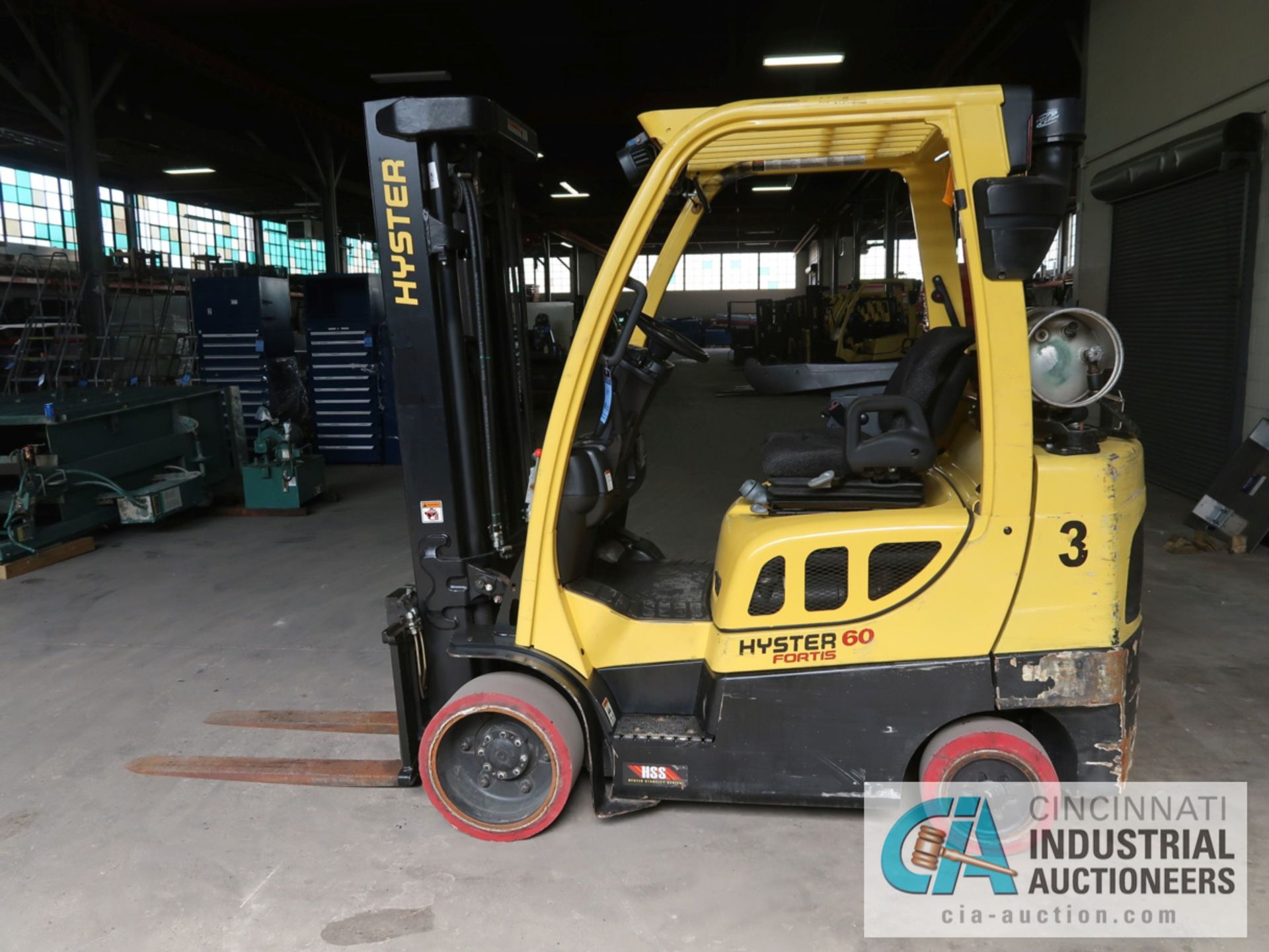 6,000 LB. HYSTER MODEL S60FT LP GAS SOLID TIRE LIFT TRUCK WITH 3-STAGE MAST, 187" LIFT HEIGHT, - Image 8 of 11