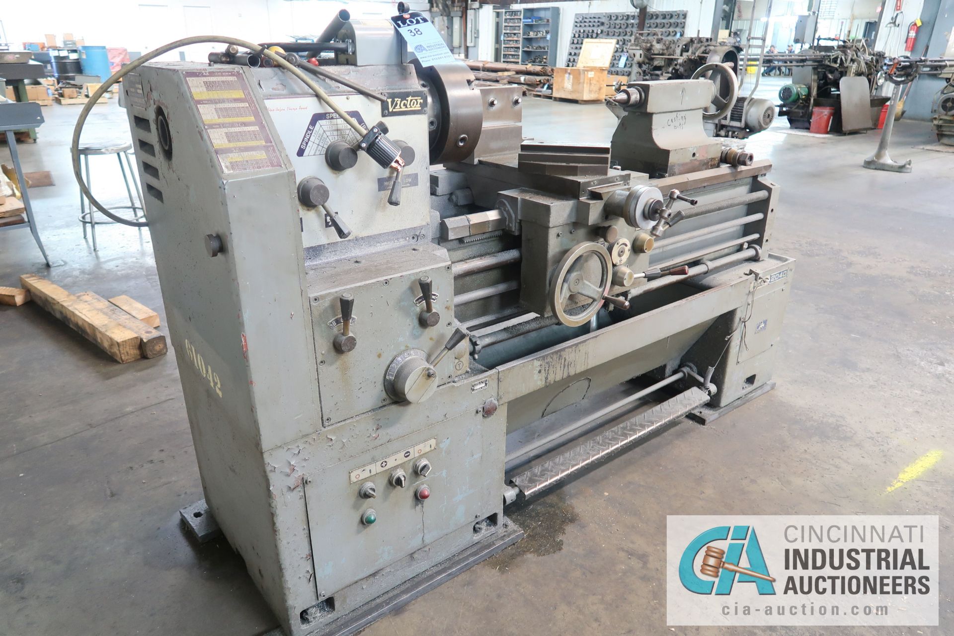 20" X 40" VICTOR MODEL 2040 GEARED HEAD ENGINE LATHE; S/N 6002, MACHINE # 76018 (NEW 7-1976) - Image 3 of 8