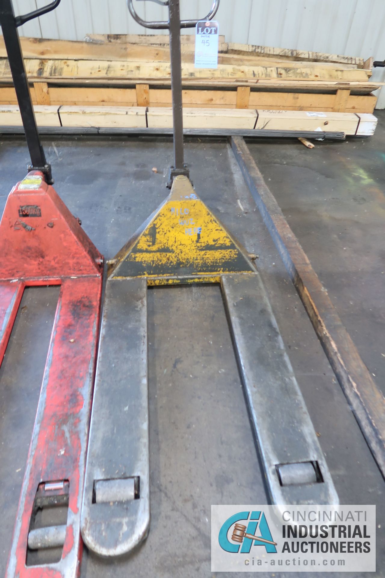 5,000 LB. AND 1,500 KG HAND HYDRAULIC PALLET TRUCKS - Image 3 of 3