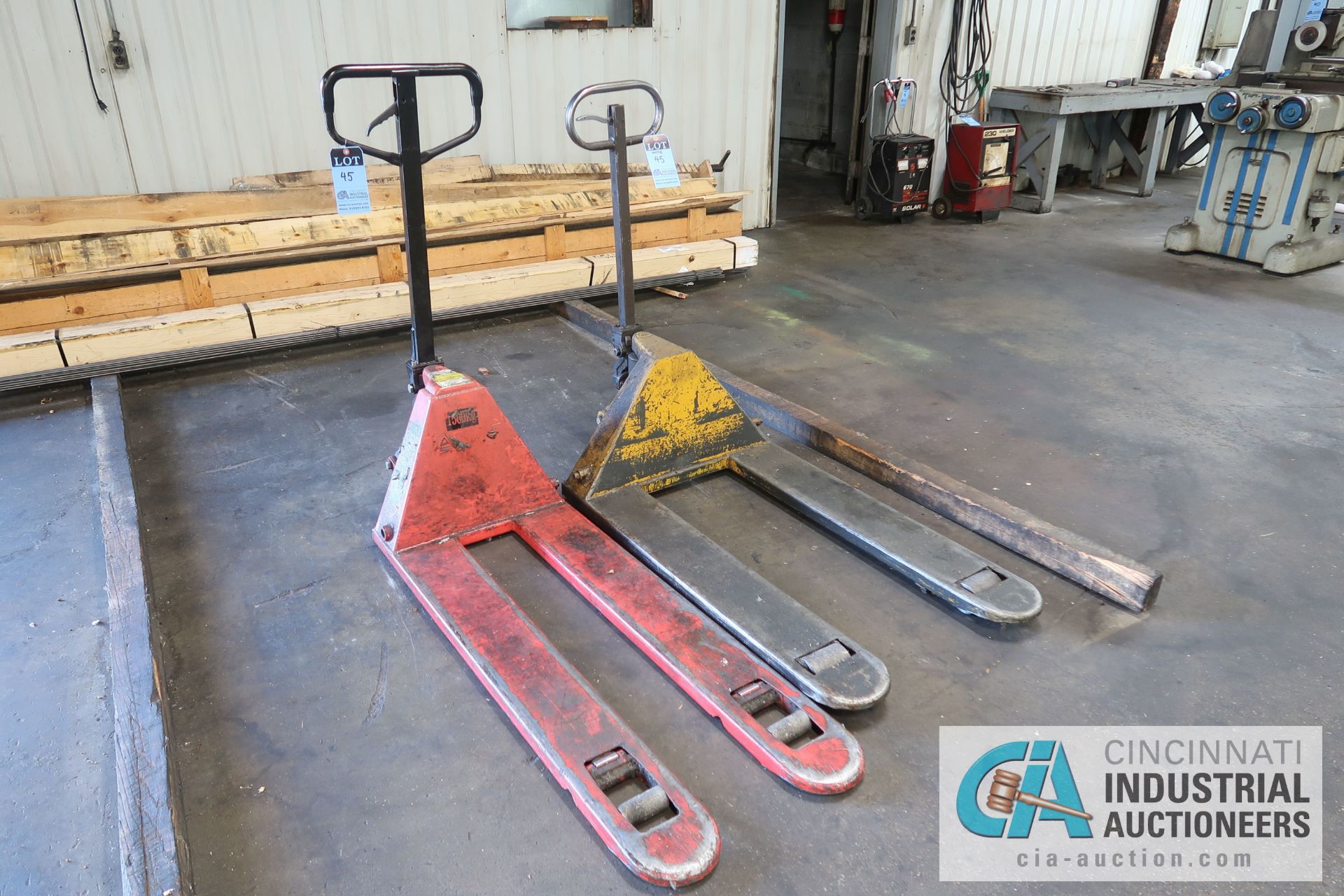 5,000 LB. AND 1,500 KG HAND HYDRAULIC PALLET TRUCKS