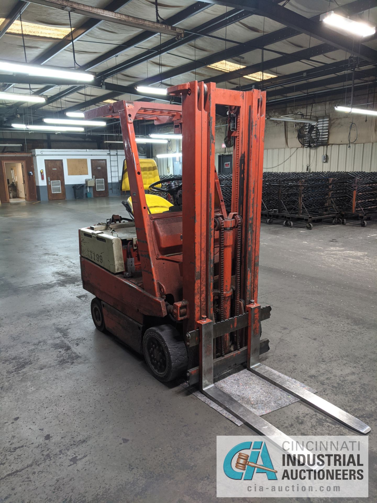 TOYOTA SIT-DOWN ELECTRIC LIFT TRUCK