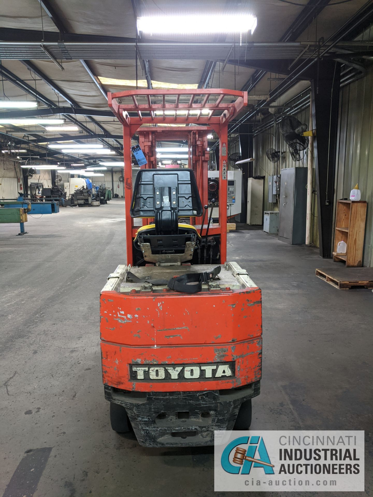 TOYOTA SIT-DOWN ELECTRIC LIFT TRUCK - Image 4 of 10