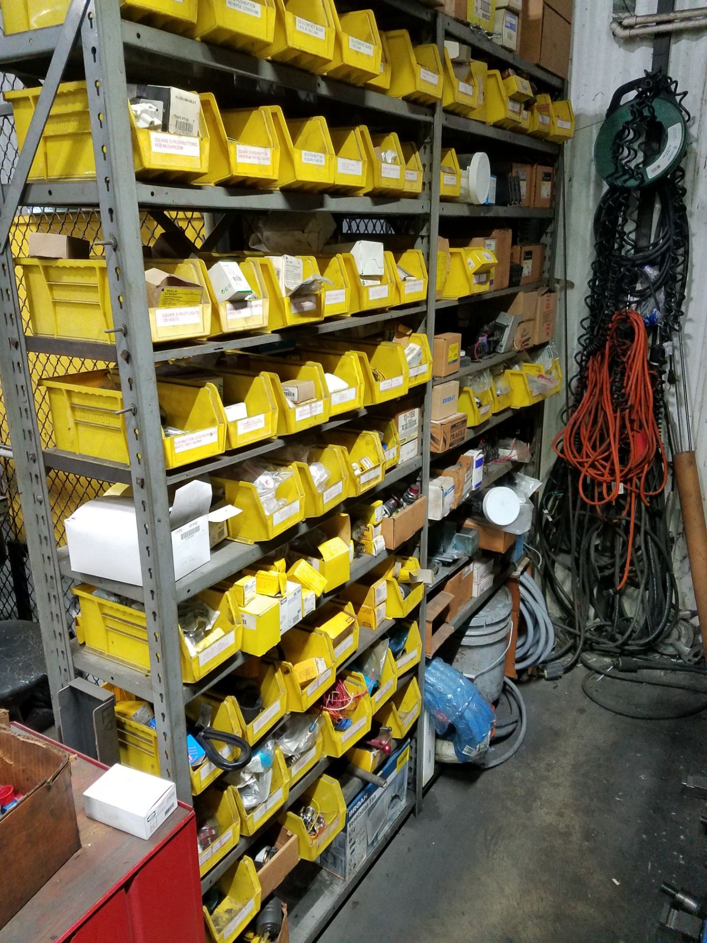 (LOT) REMAINING CONTENTS OF MAINTENANCE ROOM INCLUDING MOTORS, ELECTRICAL, MACHINE PARTS, VALVES, - Image 6 of 9