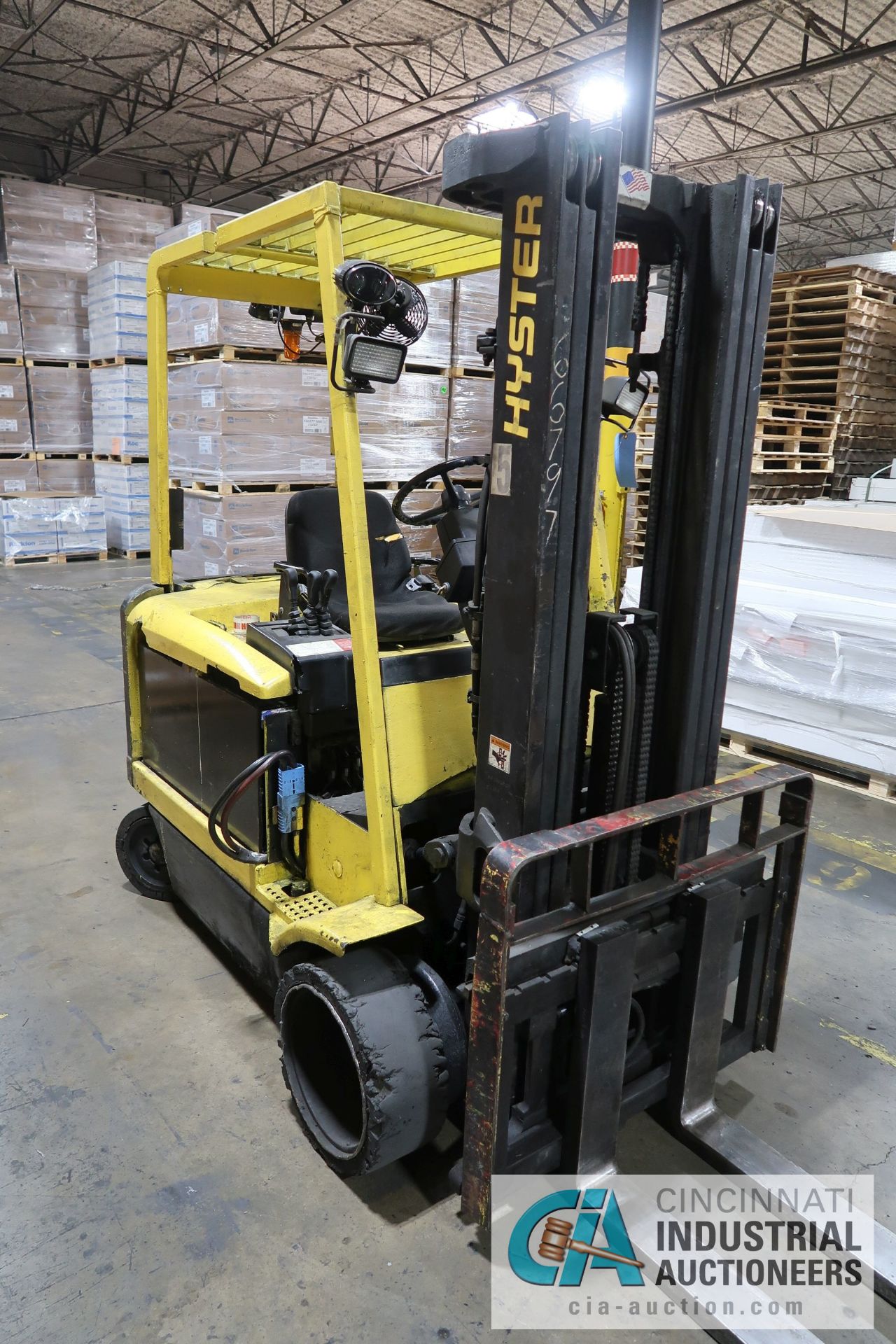 6,500 LB HYSTER MODEL E65XM-40 ELECTRIC SOLID TIRE LIFT TRUCK; S/N F108V023105, 3-STAGE MAST, 88" - Image 2 of 6