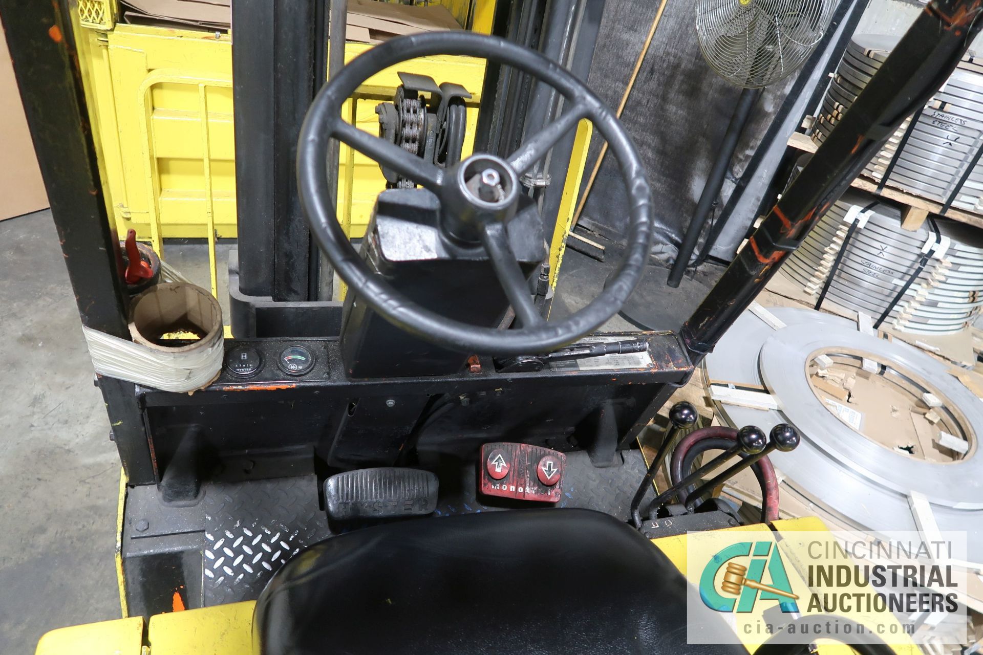 5,000 LB HYSTER MODEL E50XL-33 ELECTRIC SOLID TIRE LIFT TRUCK; S/N C108V17661N, 3-STAGE MAST, 81" - Image 5 of 7