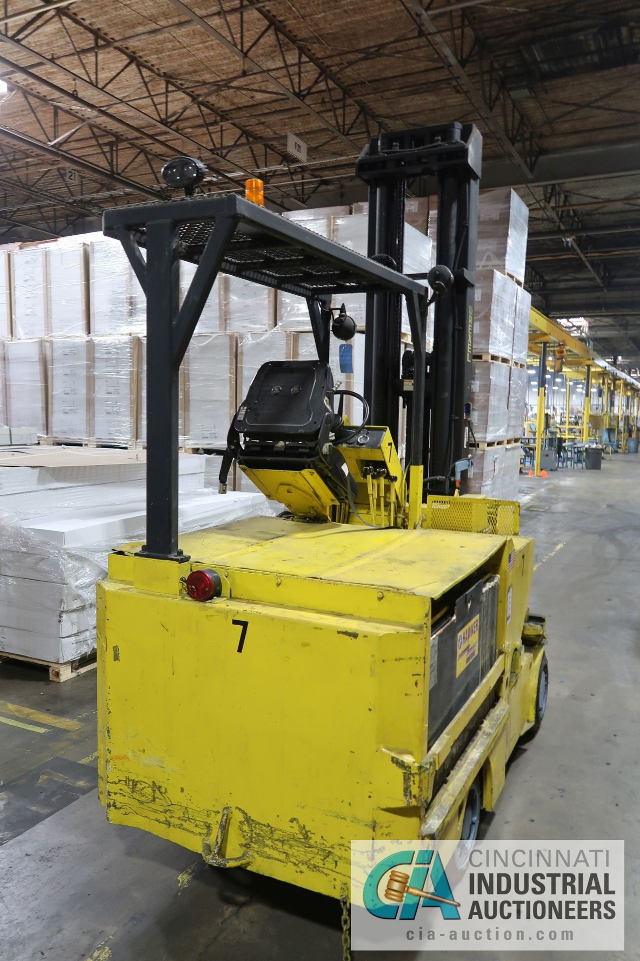 6,500 LB DREXEL MODEL SL66 SWING MAST ELECTRIC SOLID TIRE LIFT TRUCK; S/N 917495-186, 3-STAGE - Image 3 of 10