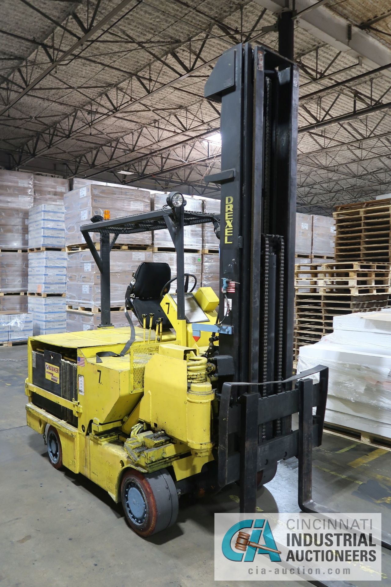6,500 LB DREXEL MODEL SL66 SWING MAST ELECTRIC SOLID TIRE LIFT TRUCK; S/N 917495-186, 3-STAGE - Image 2 of 10
