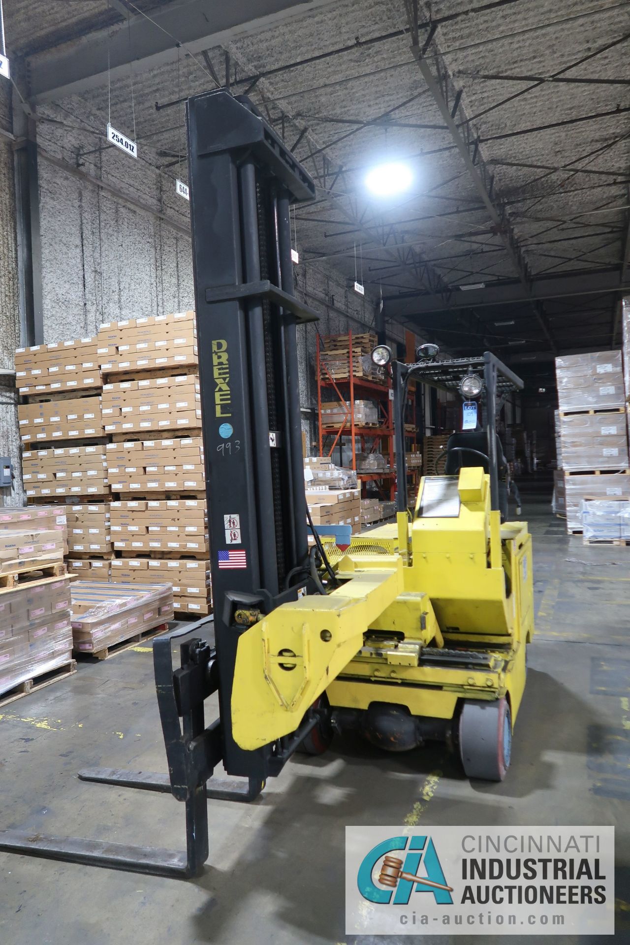 6,500 LB DREXEL MODEL SL66 SWING MAST ELECTRIC SOLID TIRE LIFT TRUCK; S/N 917495-186, 3-STAGE - Image 7 of 10