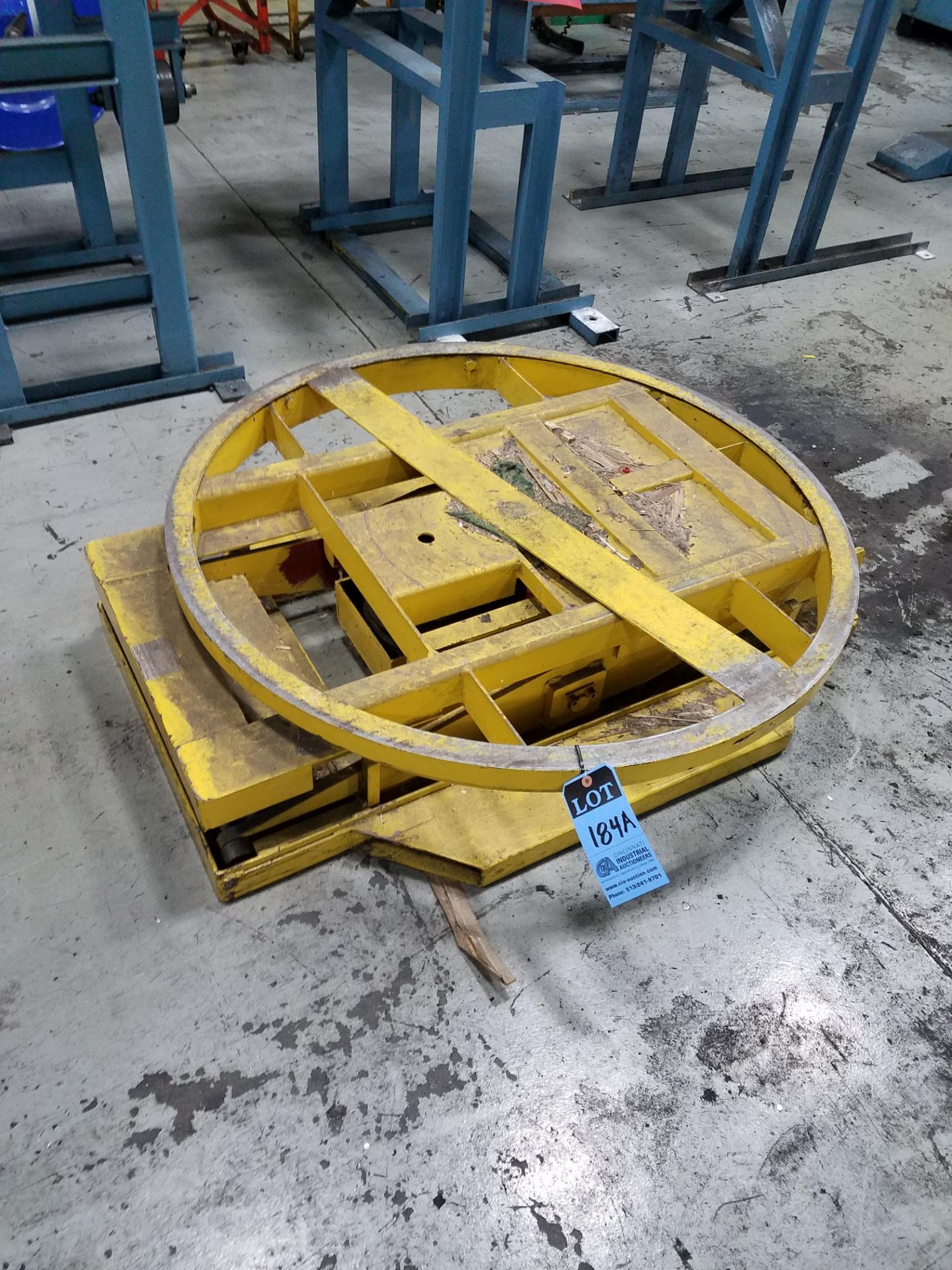 43" DIA. SOUTHWORTH PNEUMATIC SCISSOR LIFT TABLE