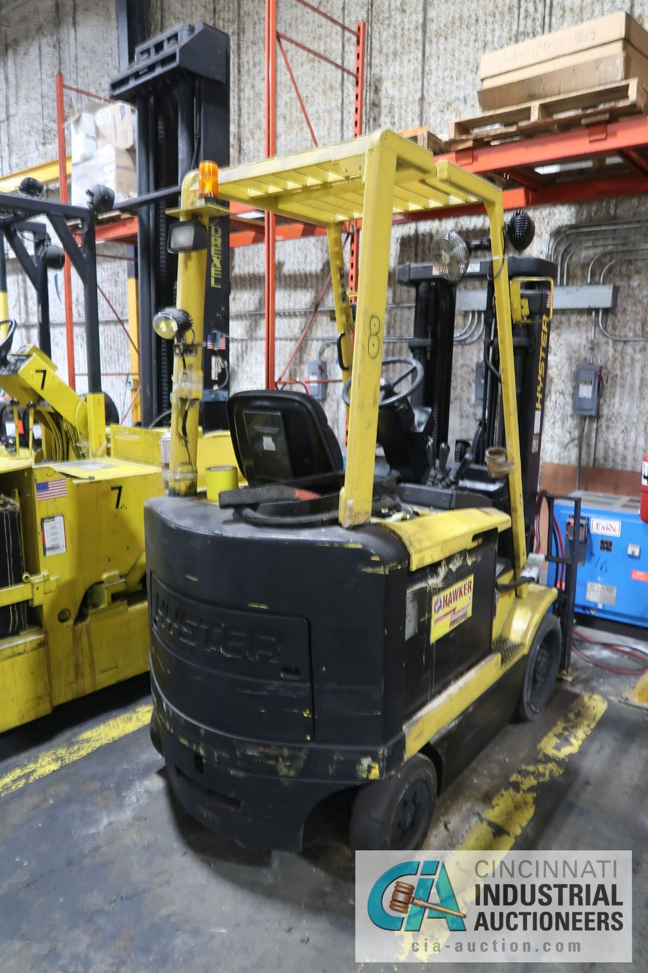 5,000 LB HYSTER MODEL E50XM-27 ELECTRIC SOLID TIRE LIFT TRUCK; S/N F108V13995V, 3-STAGE MAST, 82" - Image 3 of 8