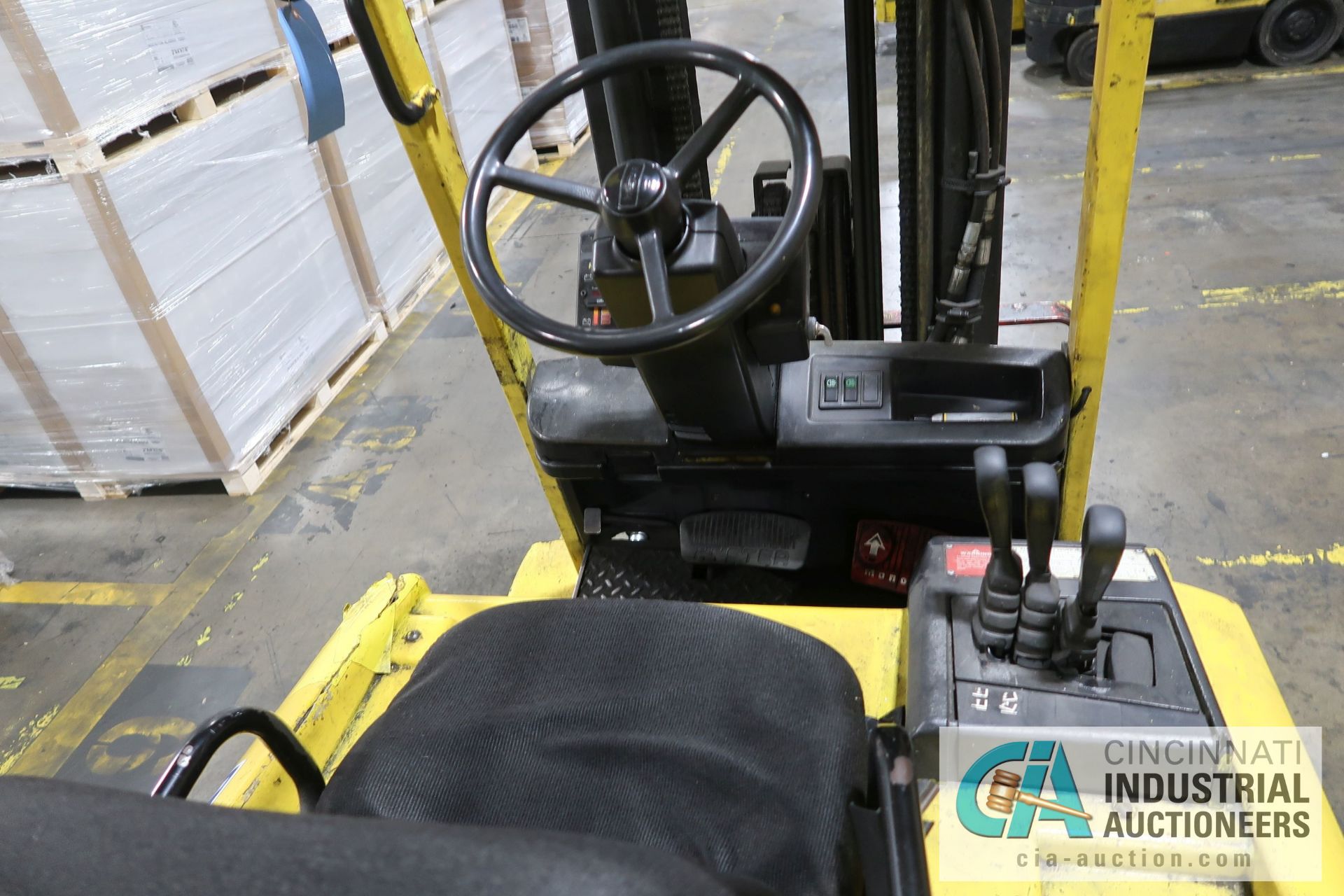 6,500 LB HYSTER MODEL E65XM-40 ELECTRIC SOLID TIRE LIFT TRUCK; S/N F108V023105, 3-STAGE MAST, 88" - Image 6 of 6