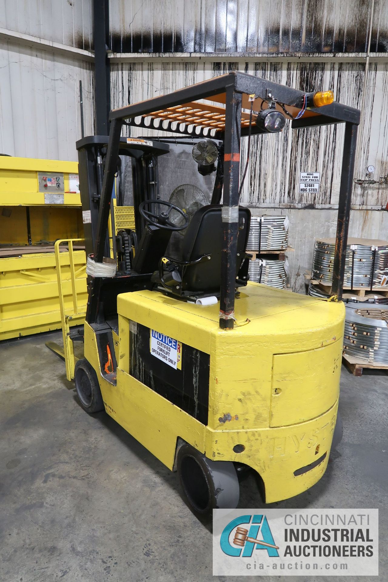 5,000 LB HYSTER MODEL E50XL-33 ELECTRIC SOLID TIRE LIFT TRUCK; S/N C108V17661N, 3-STAGE MAST, 81" - Image 4 of 7