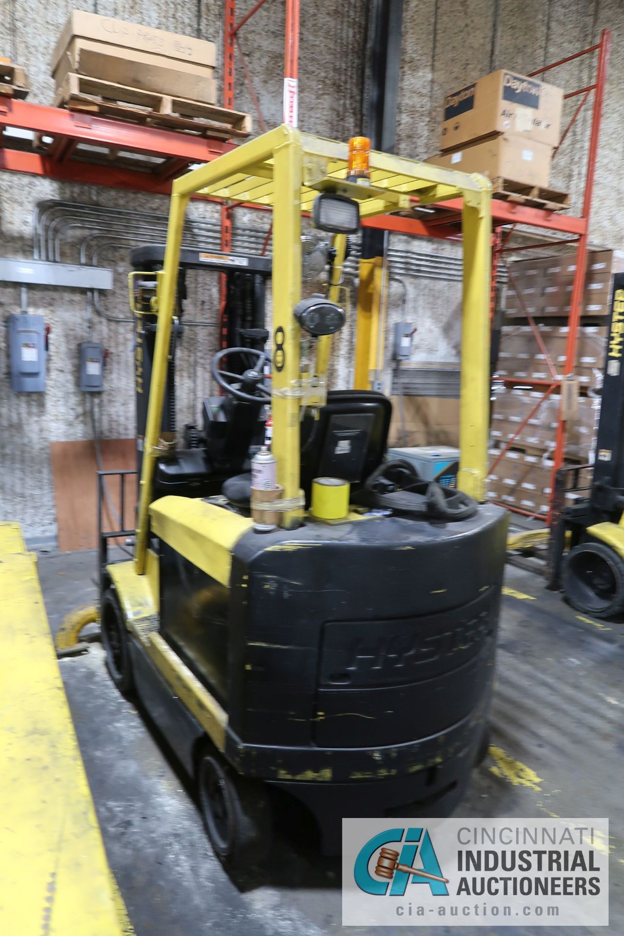 5,000 LB HYSTER MODEL E50XM-27 ELECTRIC SOLID TIRE LIFT TRUCK; S/N F108V13995V, 3-STAGE MAST, 82" - Image 4 of 8