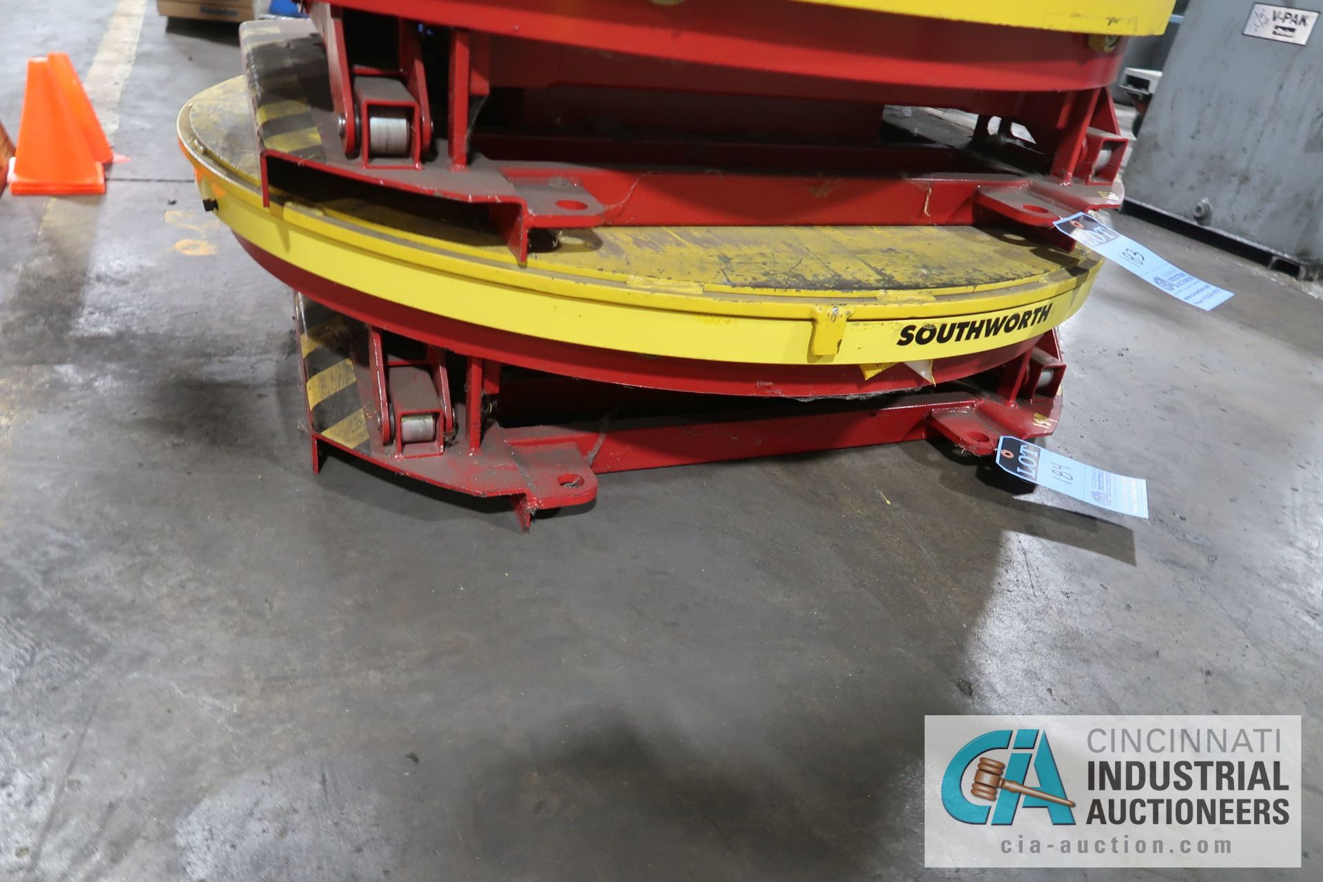 43" DIA. SOUTHWORTH PNEUMATIC SCISSOR LIFT ROTARY TABLE