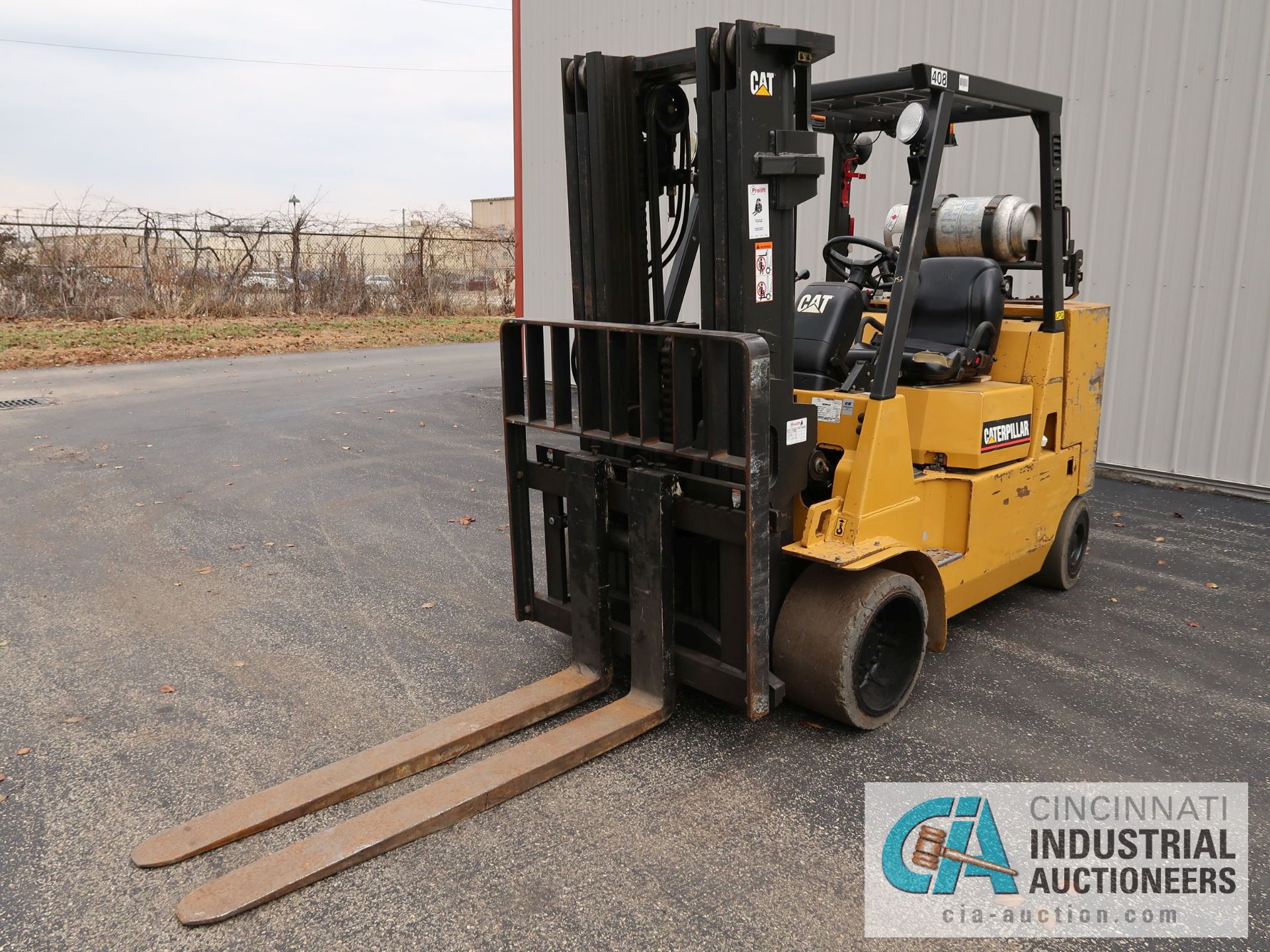 11,000 LB CATERPILLAR MODEL GC55K LP GAS FORK LIFT; S/N AT88A00314, 84" MAST HEIGHT, 172" LIFT