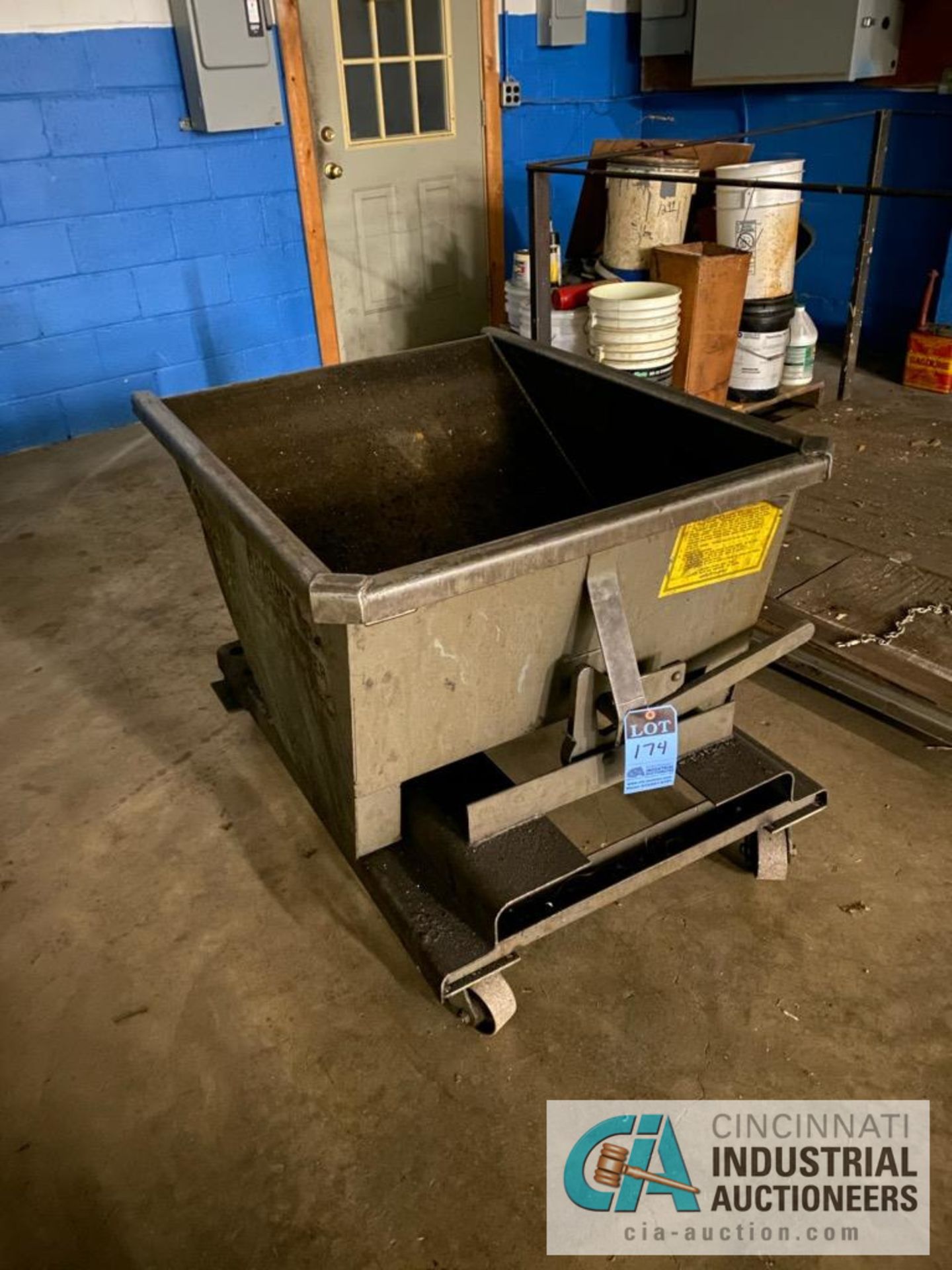 1/2 YARD WRIGHT SELF DUMPING HOPPER