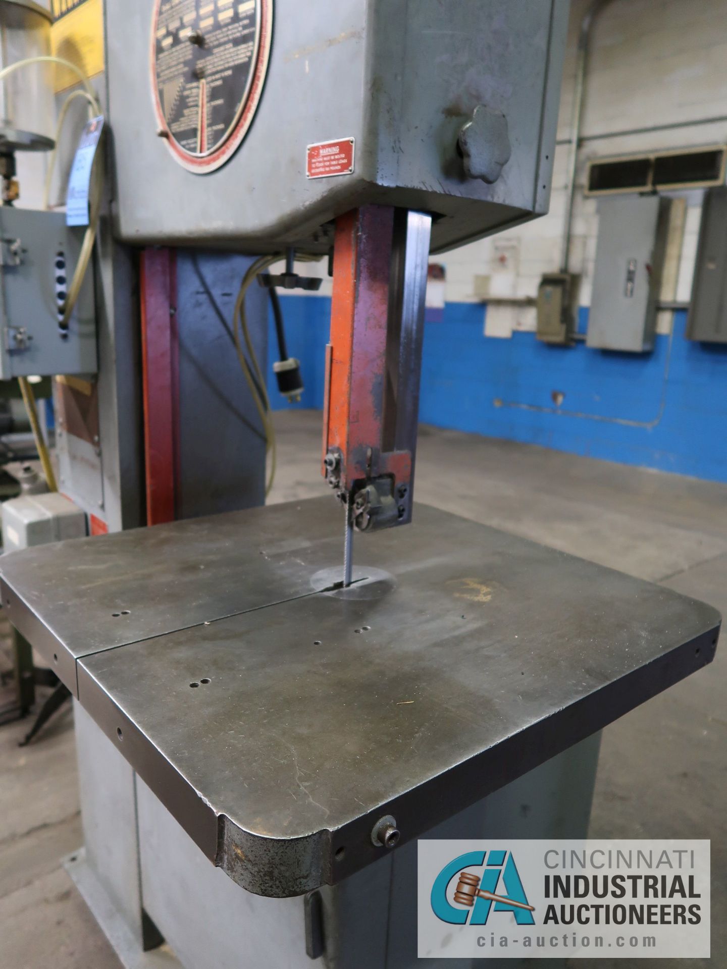 20" DOALL MODEL 2013-V VERTICAL BAND SAW; S/N 439-84423 - Image 3 of 5