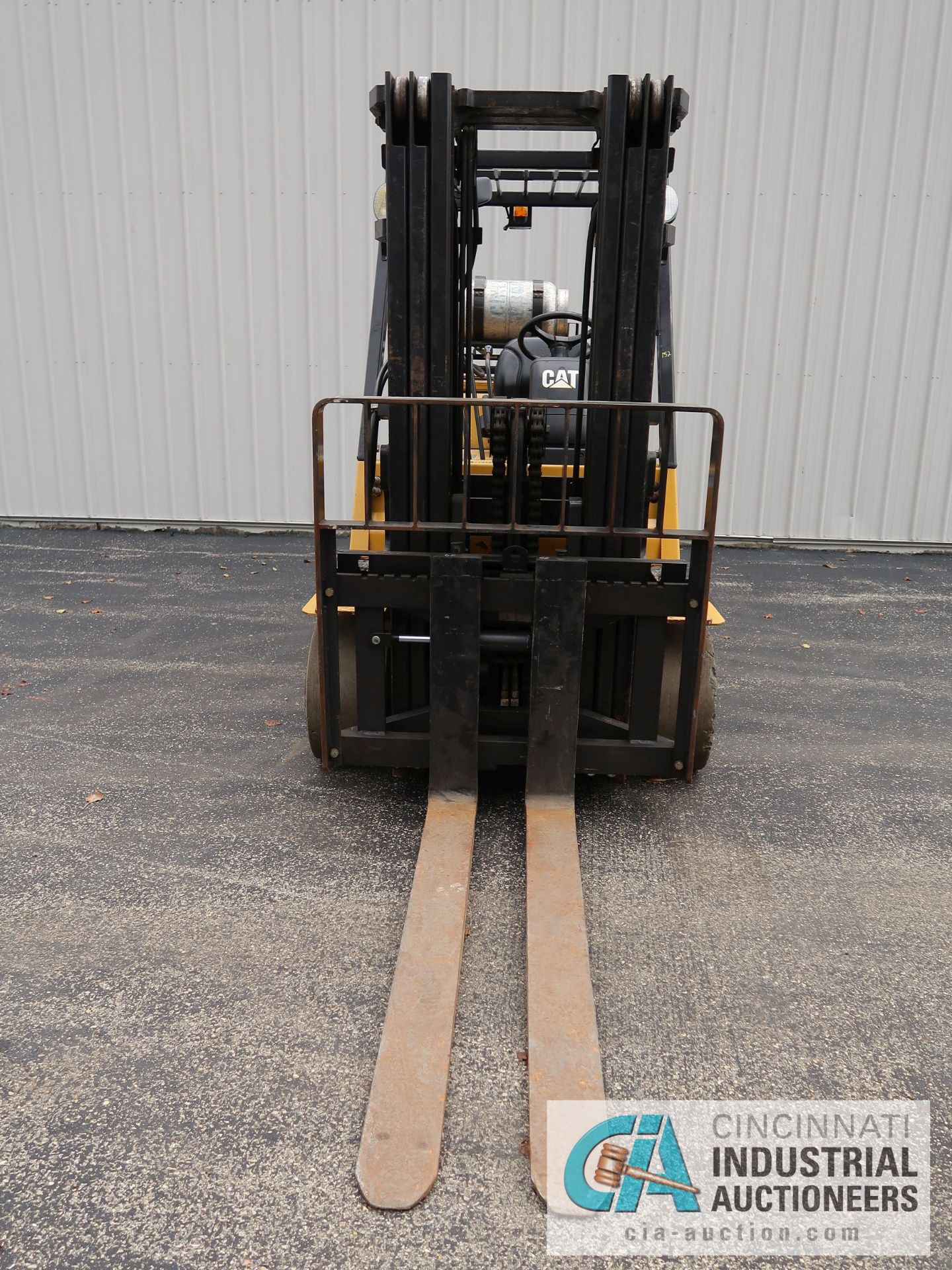 11,000 LB CATERPILLAR MODEL GC55K LP GAS FORK LIFT; S/N AT88A00314, 84" MAST HEIGHT, 172" LIFT - Image 2 of 11