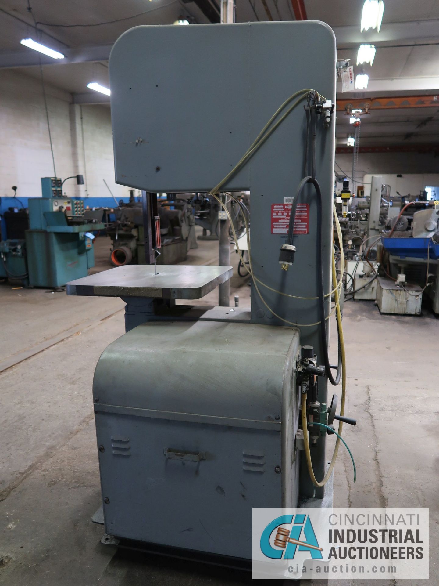 20" DOALL MODEL 2013-V VERTICAL BAND SAW; S/N 439-84423 - Image 2 of 5