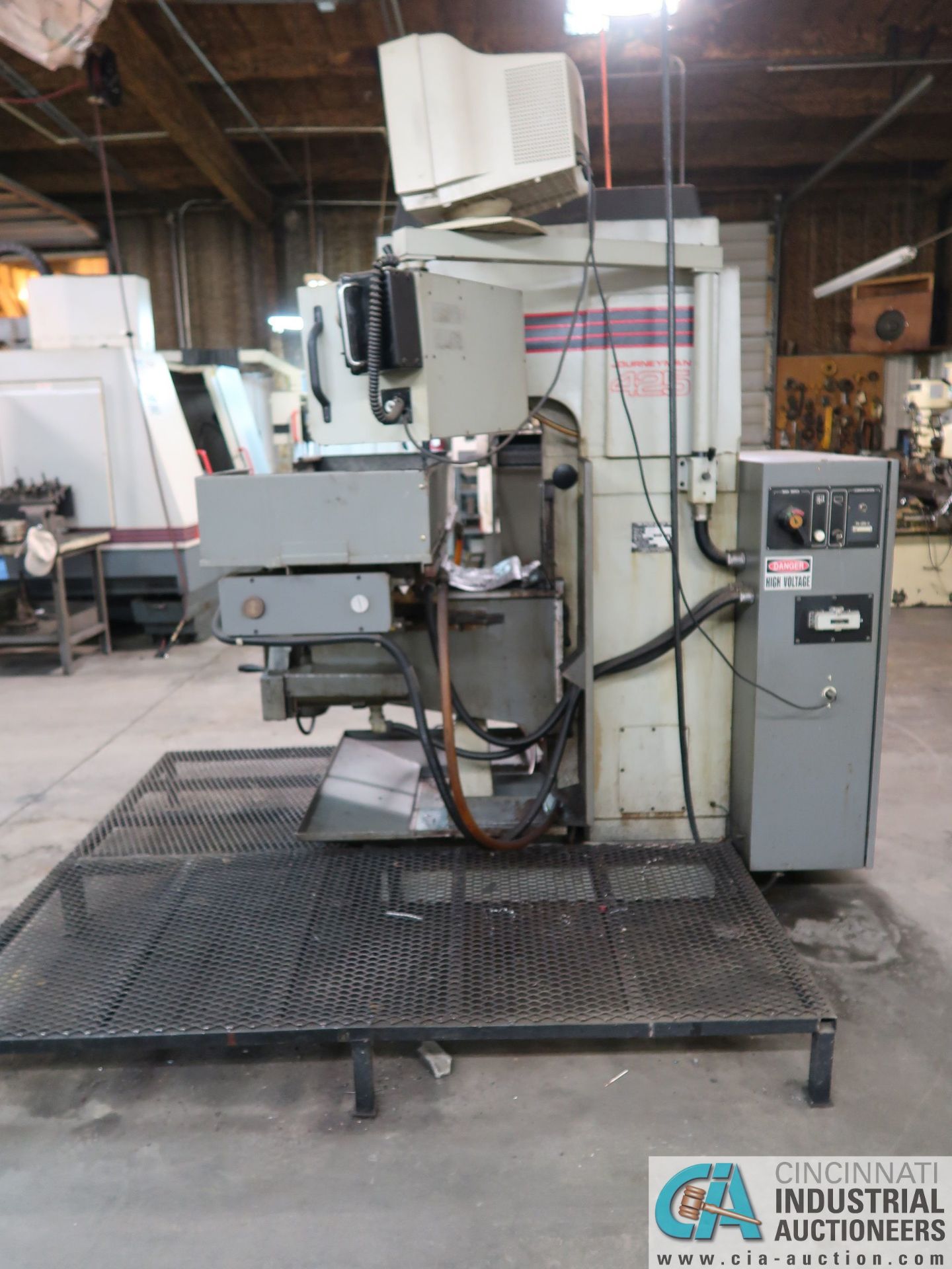 TREE JOURNEYMAN 425 CNC VERTICAL MILLING MACHINE; S/N 9-42-96-6058, CAT 40 TOOLHOLDERS, AUTO CON - Image 3 of 11