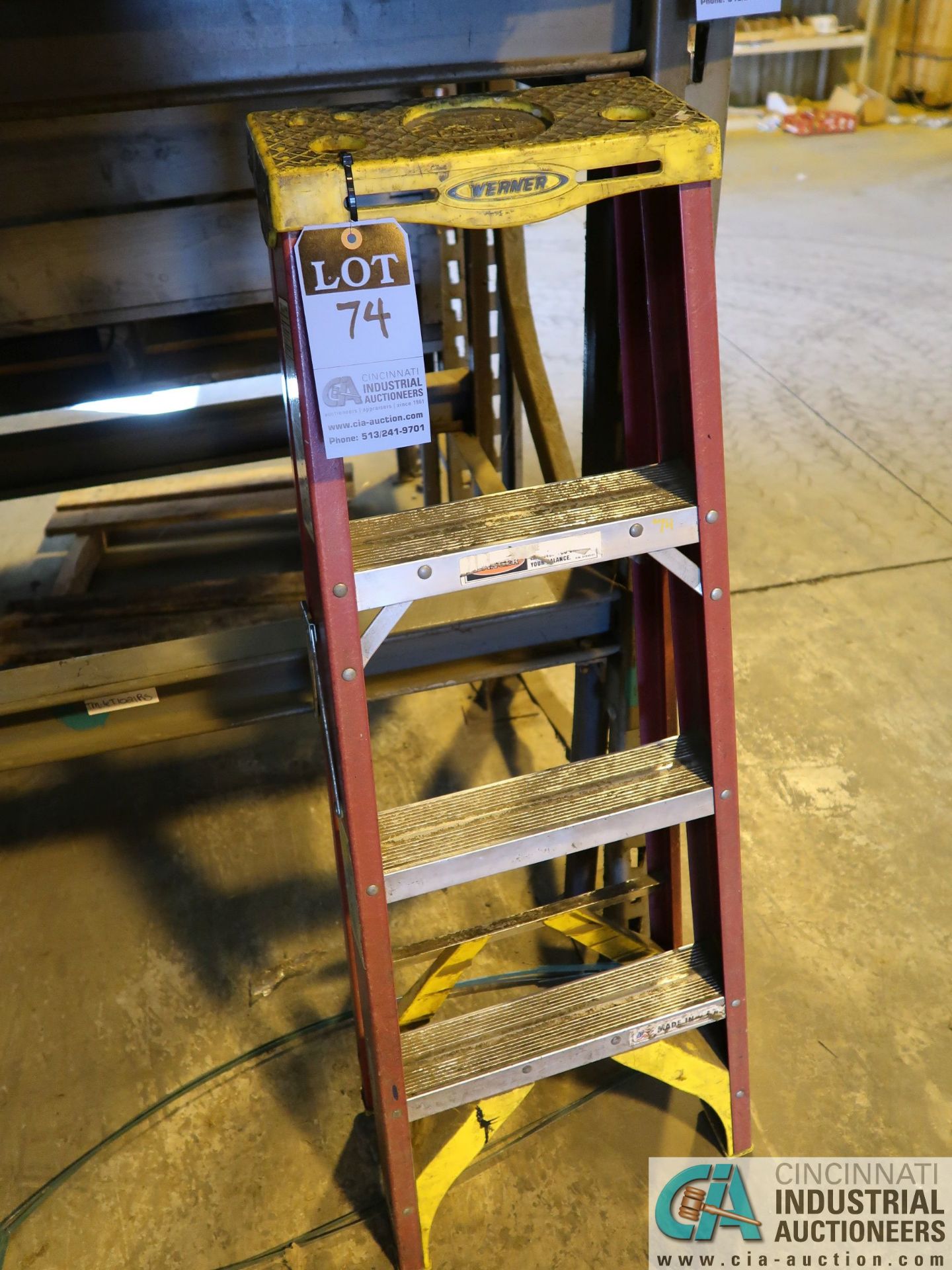 4' WERNER FIBERGLASS "1.1 RUFUS" STEP LADDER