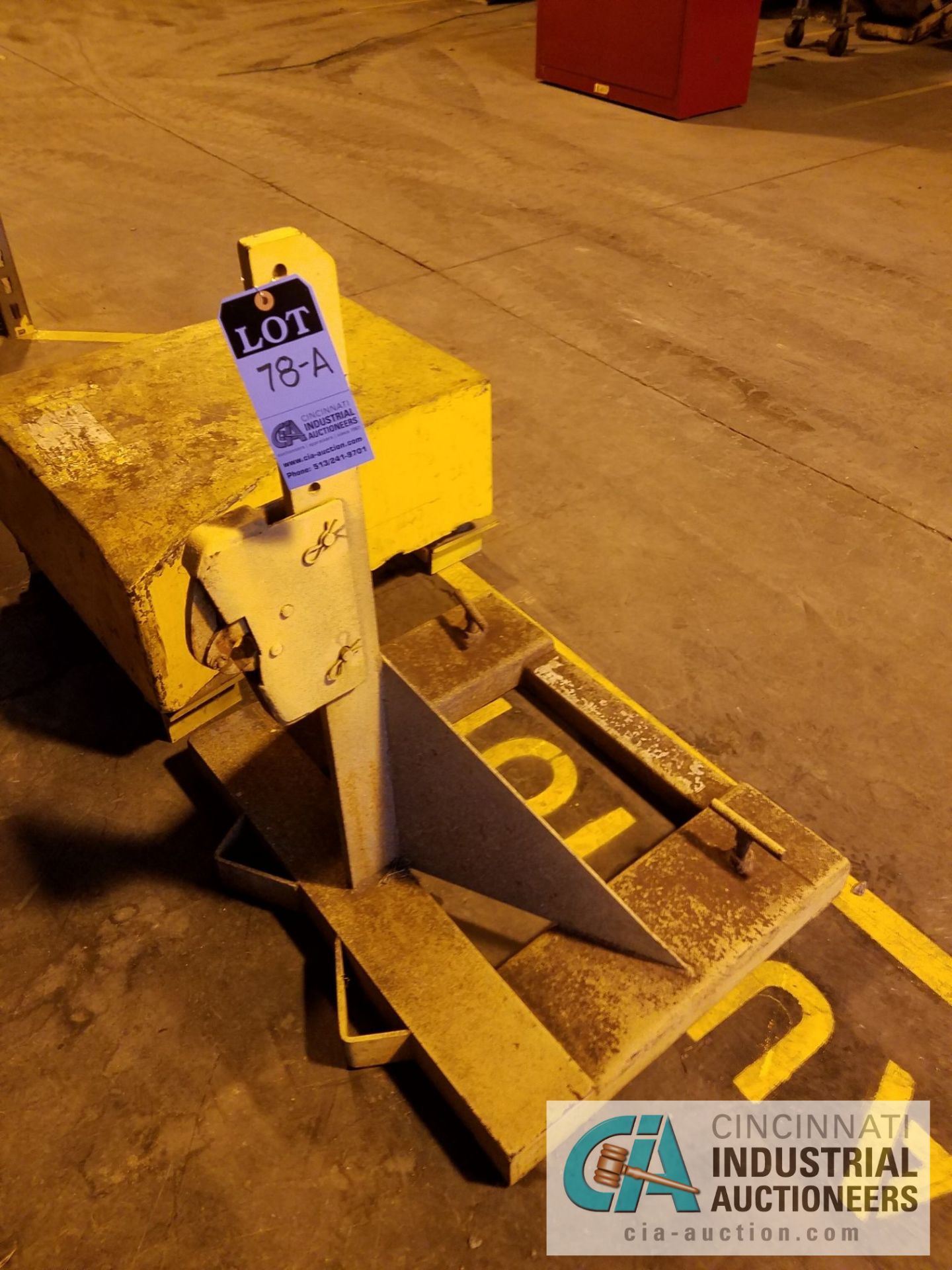 FORKLIFT DRUM LIFTING ATTACHMENT