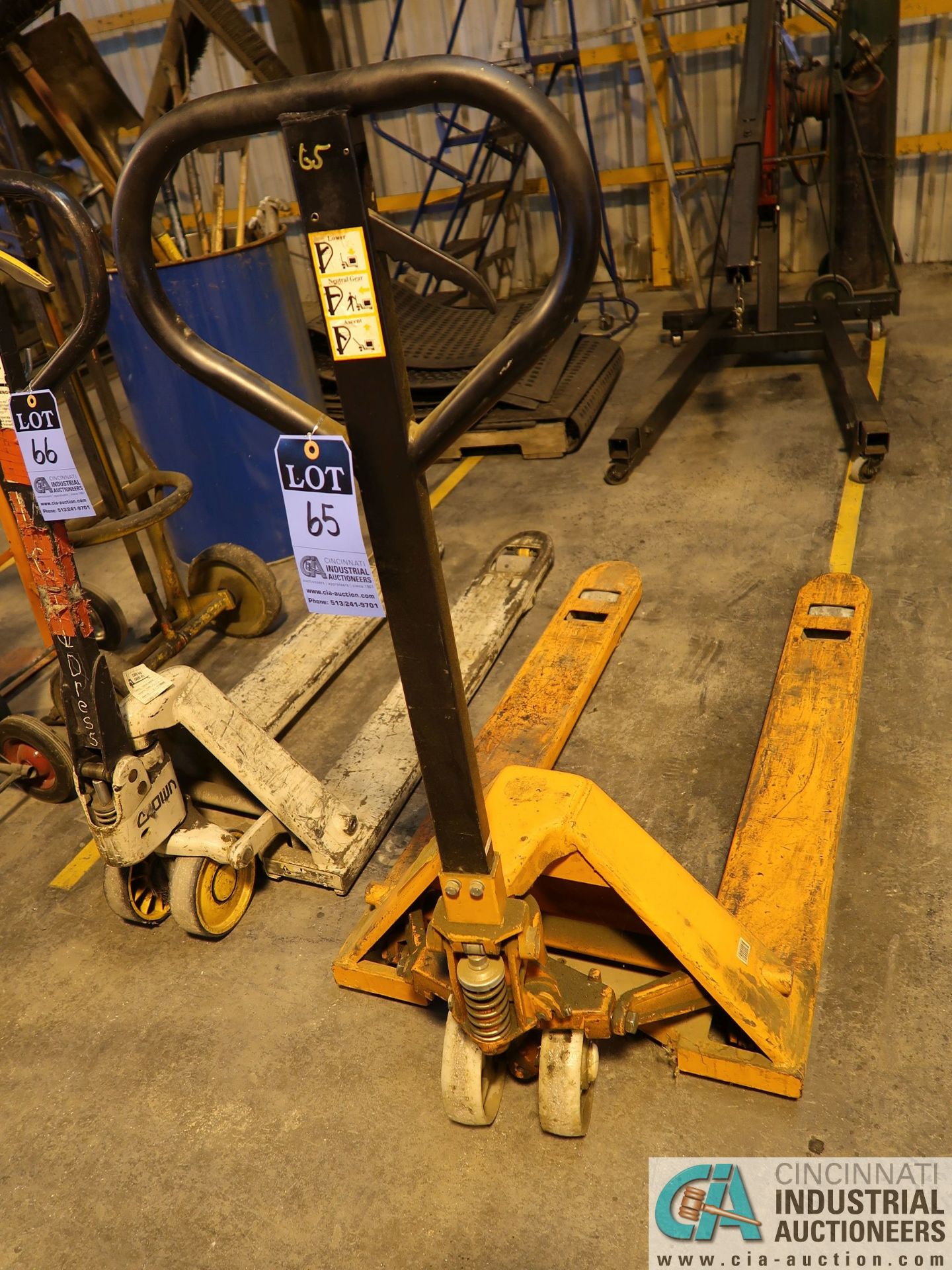 5500 LB CAP MFG UNKNOWN HAND HYDRAULIC PALLET JACK