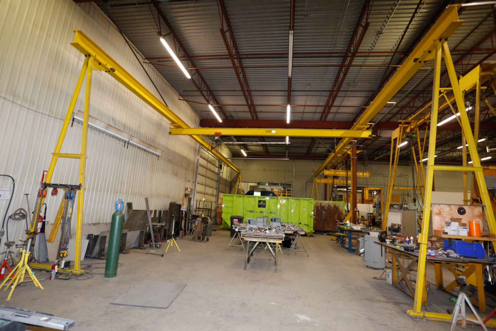 SELF STANDING OVERHEAD CRANE, UNDERSLUNG, 1000 KG CAP, +/- 28' WIDE X +/- 70' LONG X 214" HIGH, W/