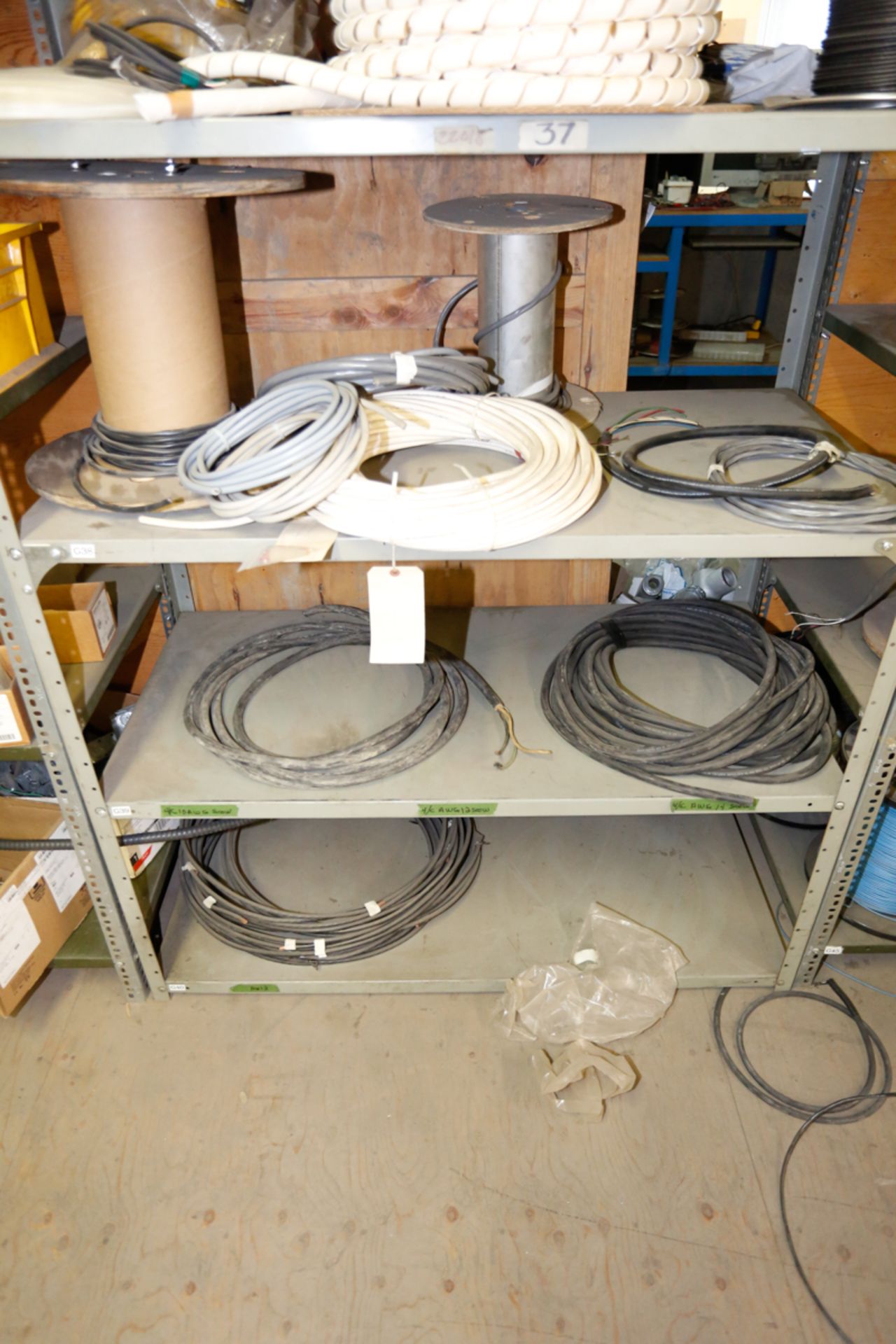 LOT OF ASSORTED ELECTRICAL COMPONENTS: CONNECTORS, WIRE, ETC, +/- 60 SPOOLS OF WIRE - Image 5 of 9