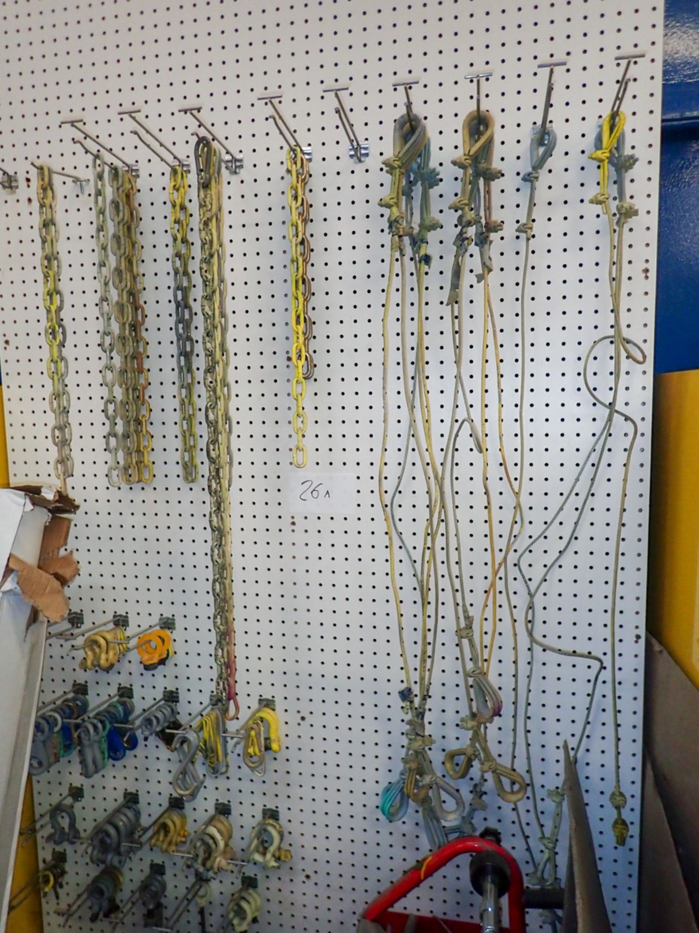 LOT OF ASSORTED CHAIN & HOOKS