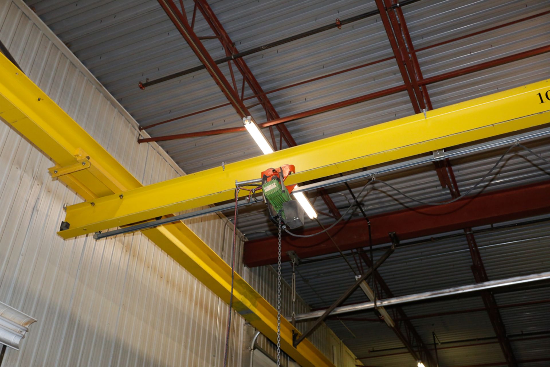 SELF STANDING OVERHEAD CRANE, UNDERSLUNG, 1000 KG CAP, +/- 28' WIDE X +/- 70' LONG X 214" HIGH, W/ - Image 3 of 3