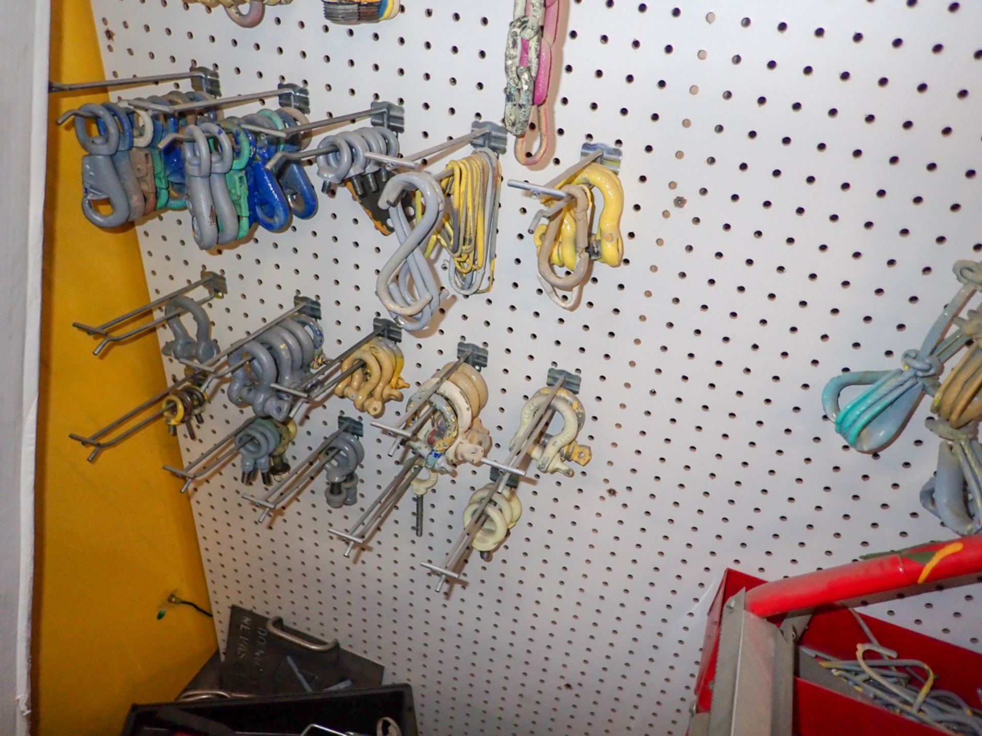 LOT OF ASSORTED CHAIN & HOOKS - Image 3 of 4