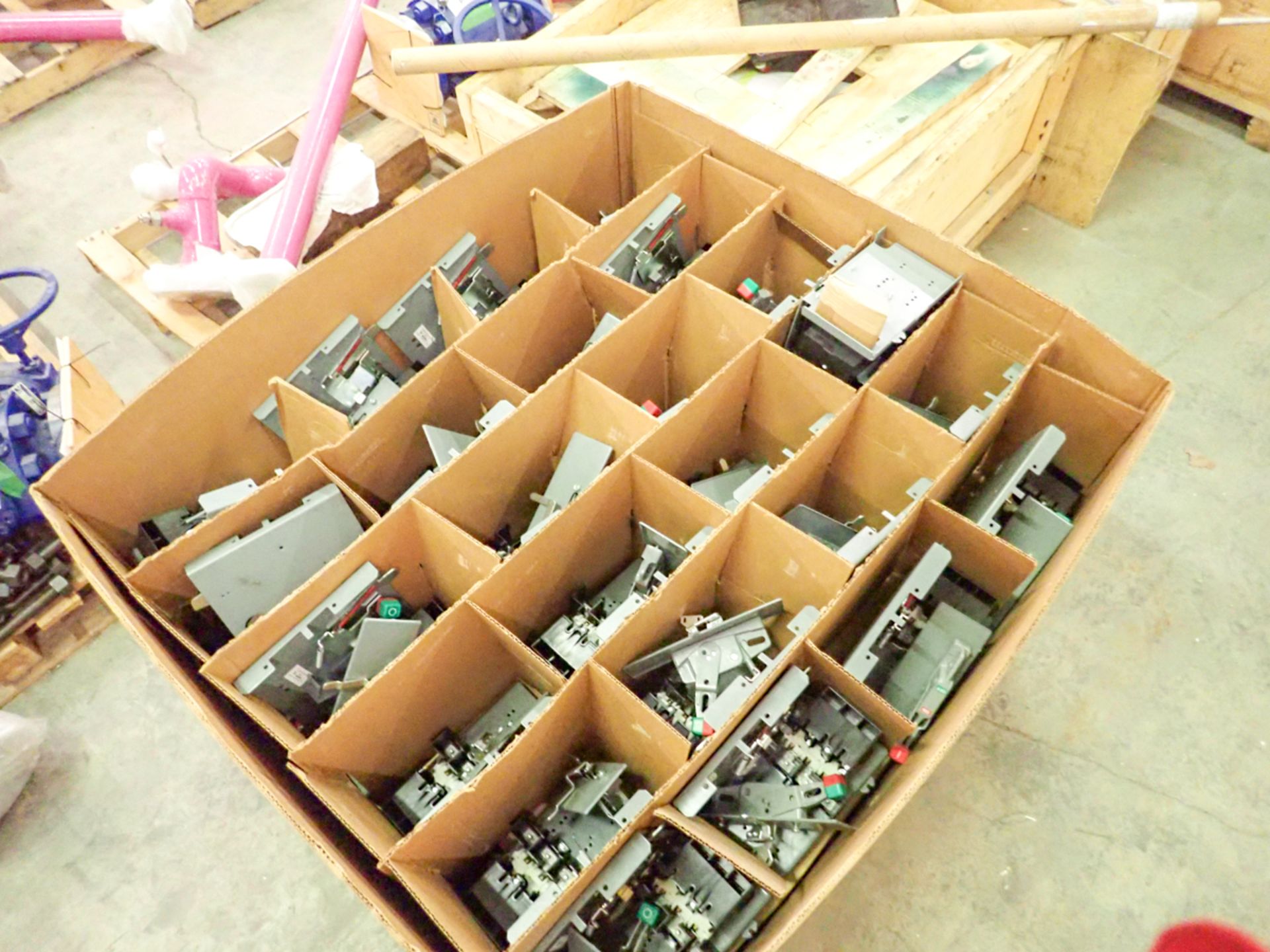 LOT OF ASSORTED ELECTRICAL SWITCH FOR PARTS (CANNIBALIZED)